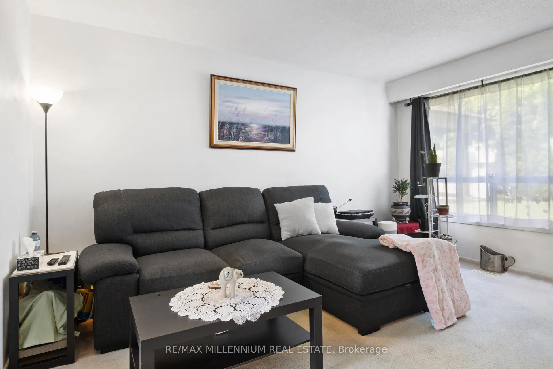 Photo 10 of 14 Laurier Court, Brampton, Heart Lake East — HOMEH