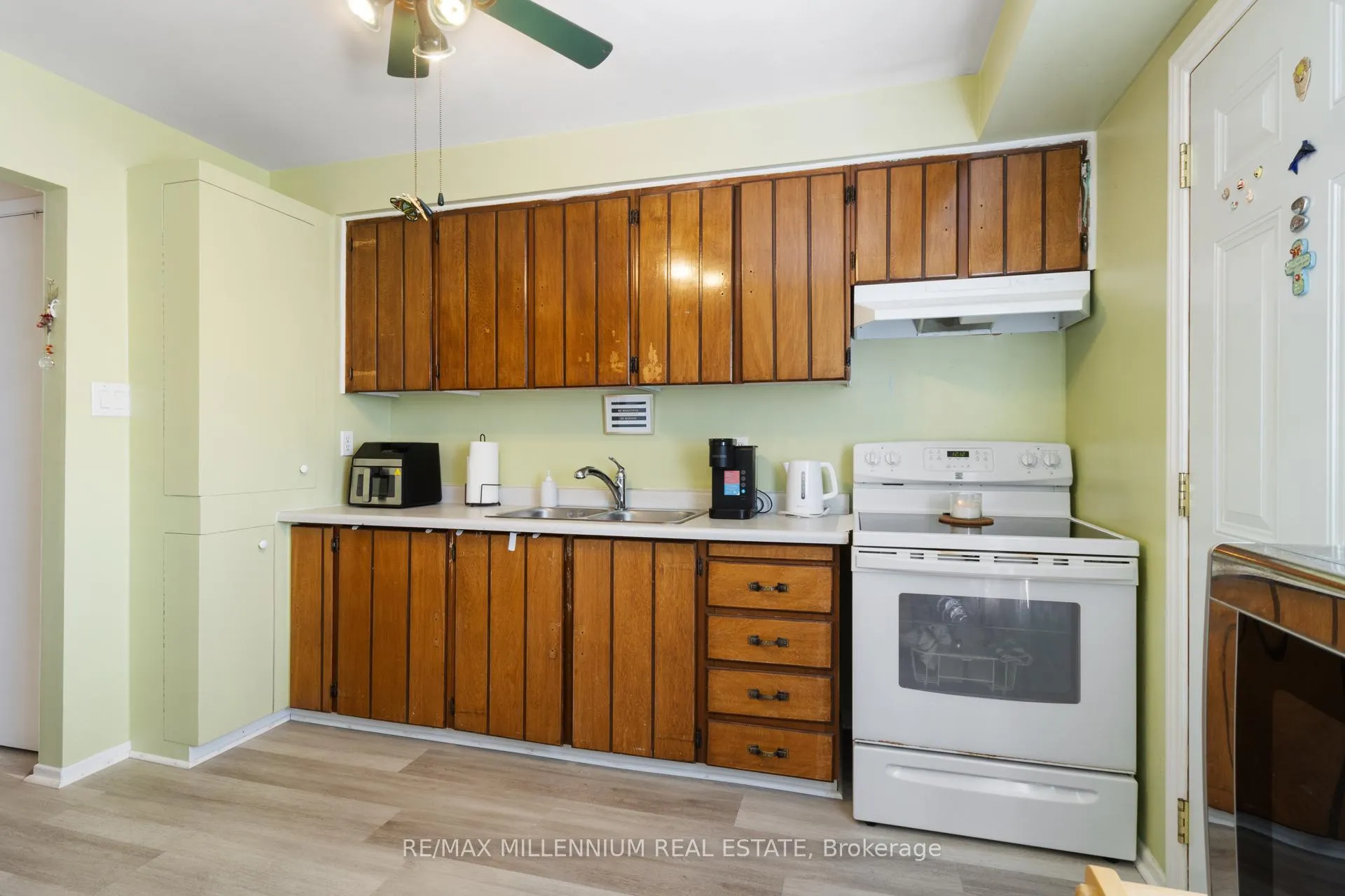 Photo 16 of 14 Laurier Court, Brampton, Heart Lake East — HOMEH