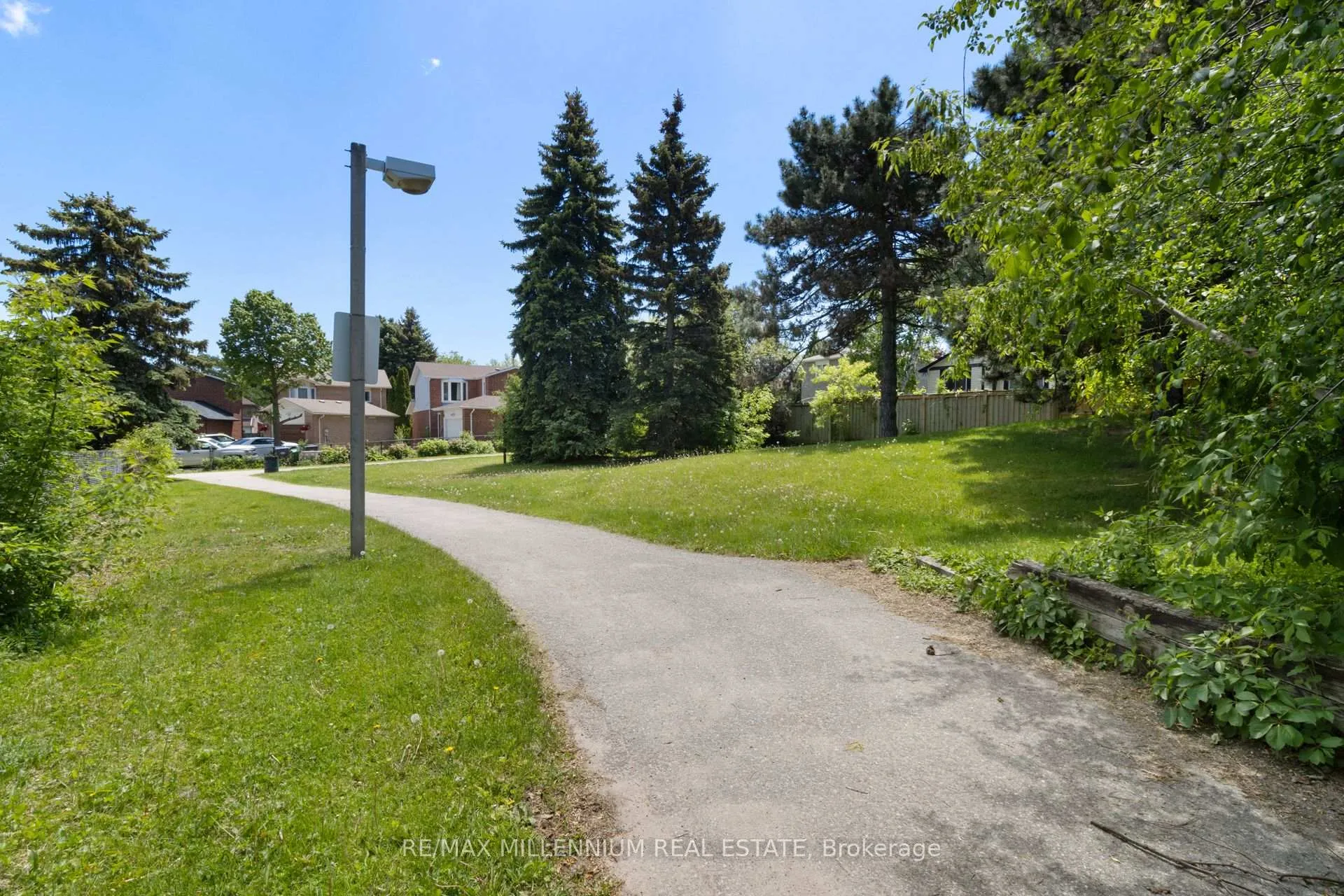 Photo 50 of 14 Laurier Court, Brampton, Heart Lake East — HOMEH