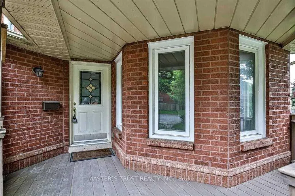 Photo 3 of 92 Cavalry Trail, Markham, Buttonville — HOMEH