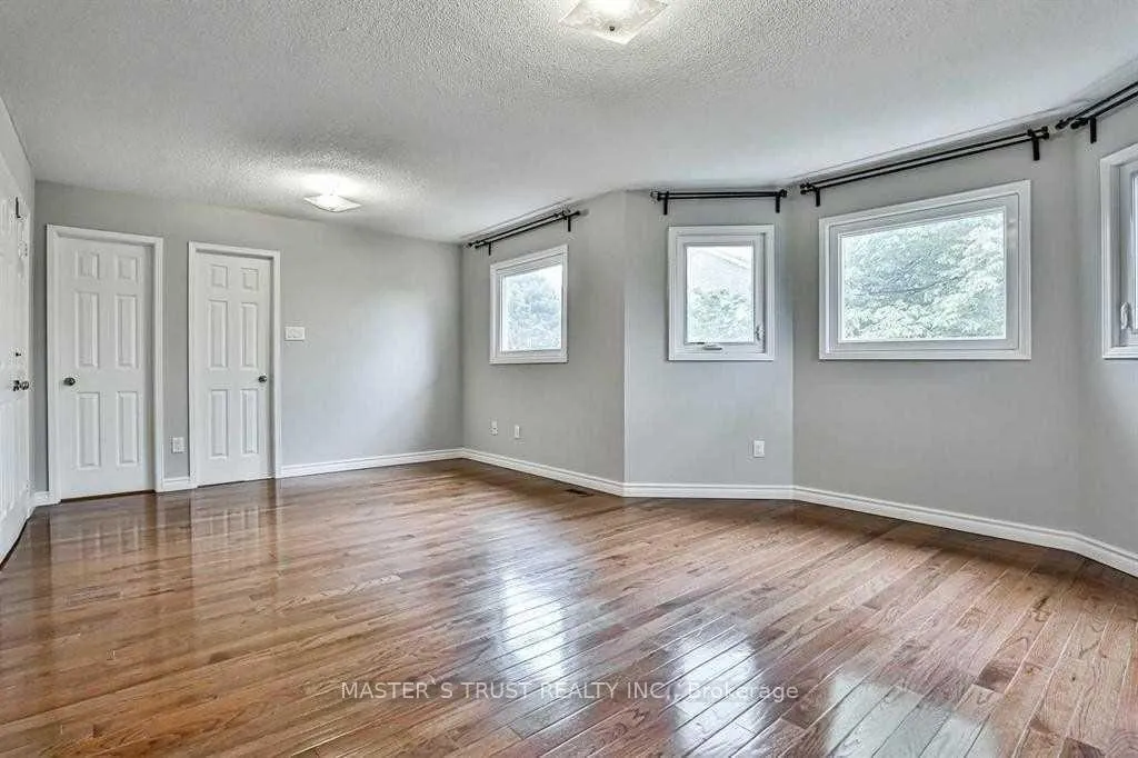 Photo 13 of 92 Cavalry Trail, Markham, Buttonville — HOMEH