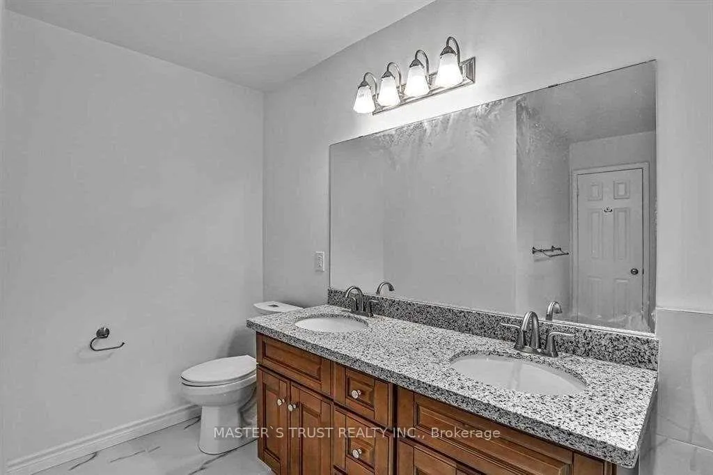 Photo 16 of 92 Cavalry Trail, Markham, Buttonville — HOMEH