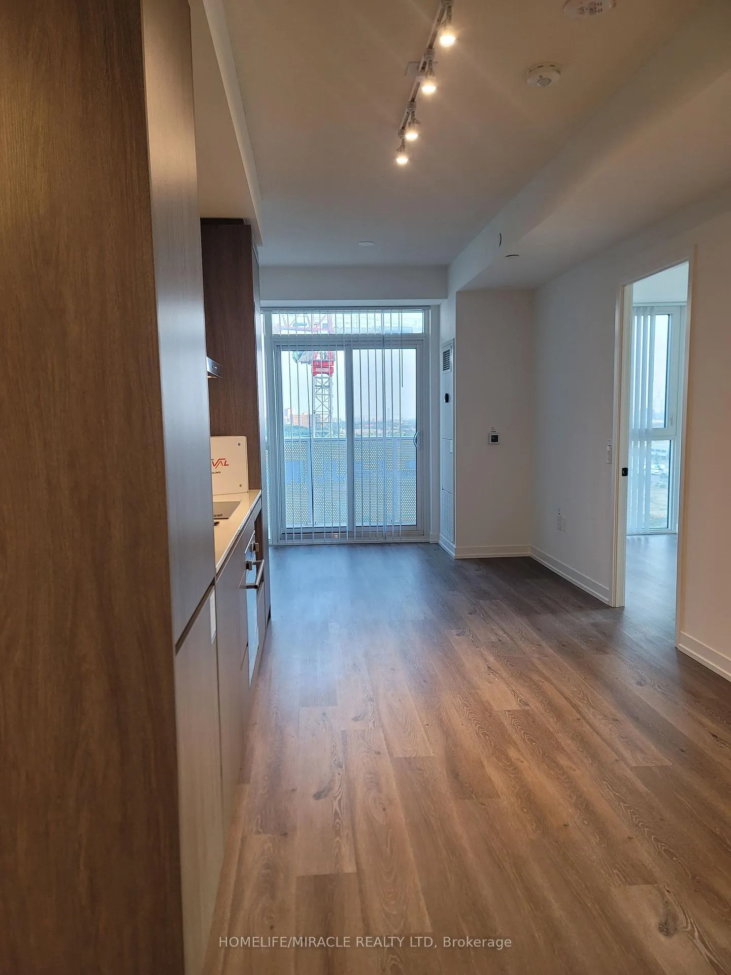 Photo 4 of Unit 1212, 28 Interchange Way, Vaughan, Vaughan Corporate Centre — HOMEH