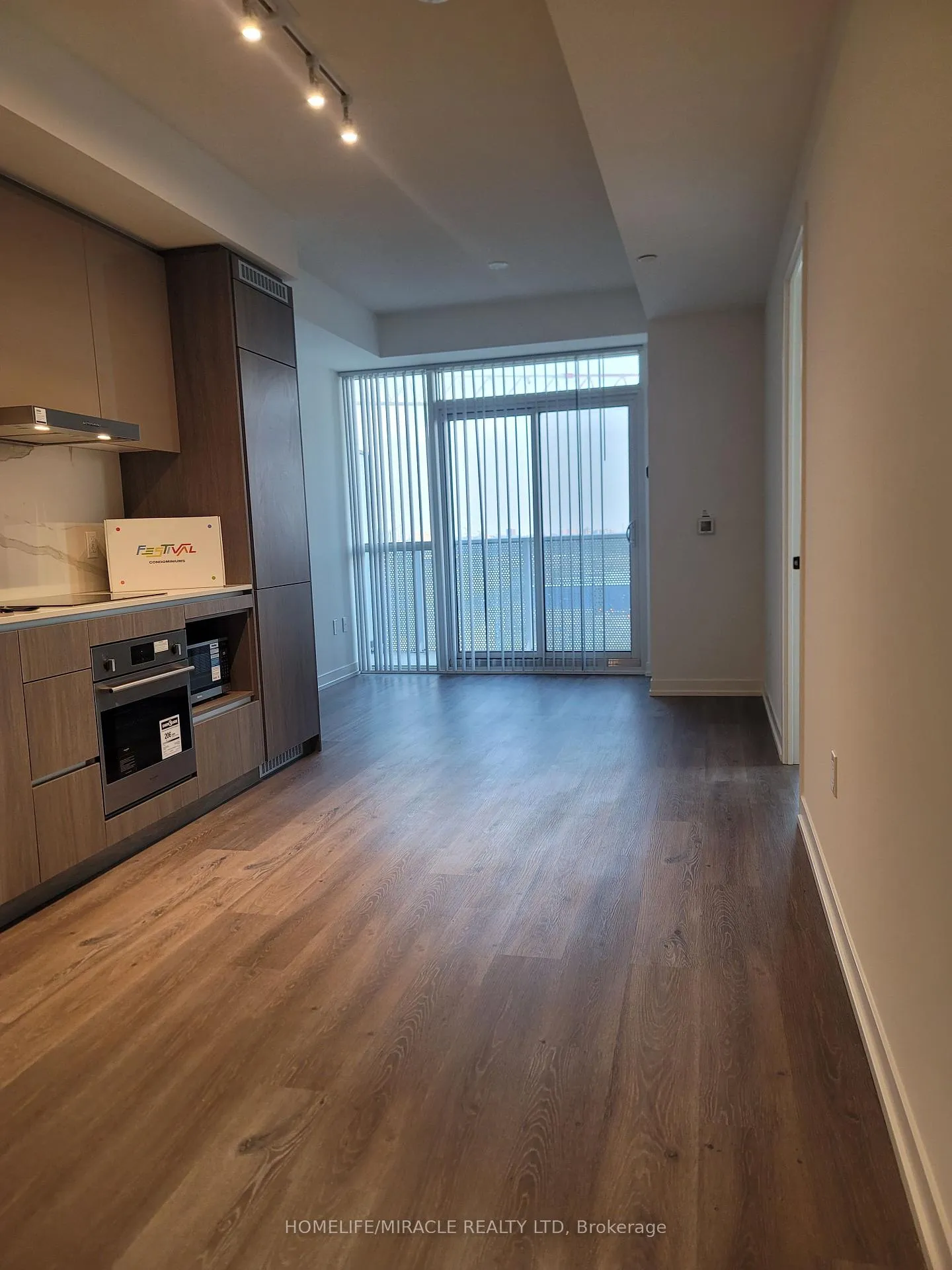 Photo 5 of Unit 1212, 28 Interchange Way, Vaughan, Vaughan Corporate Centre — HOMEH