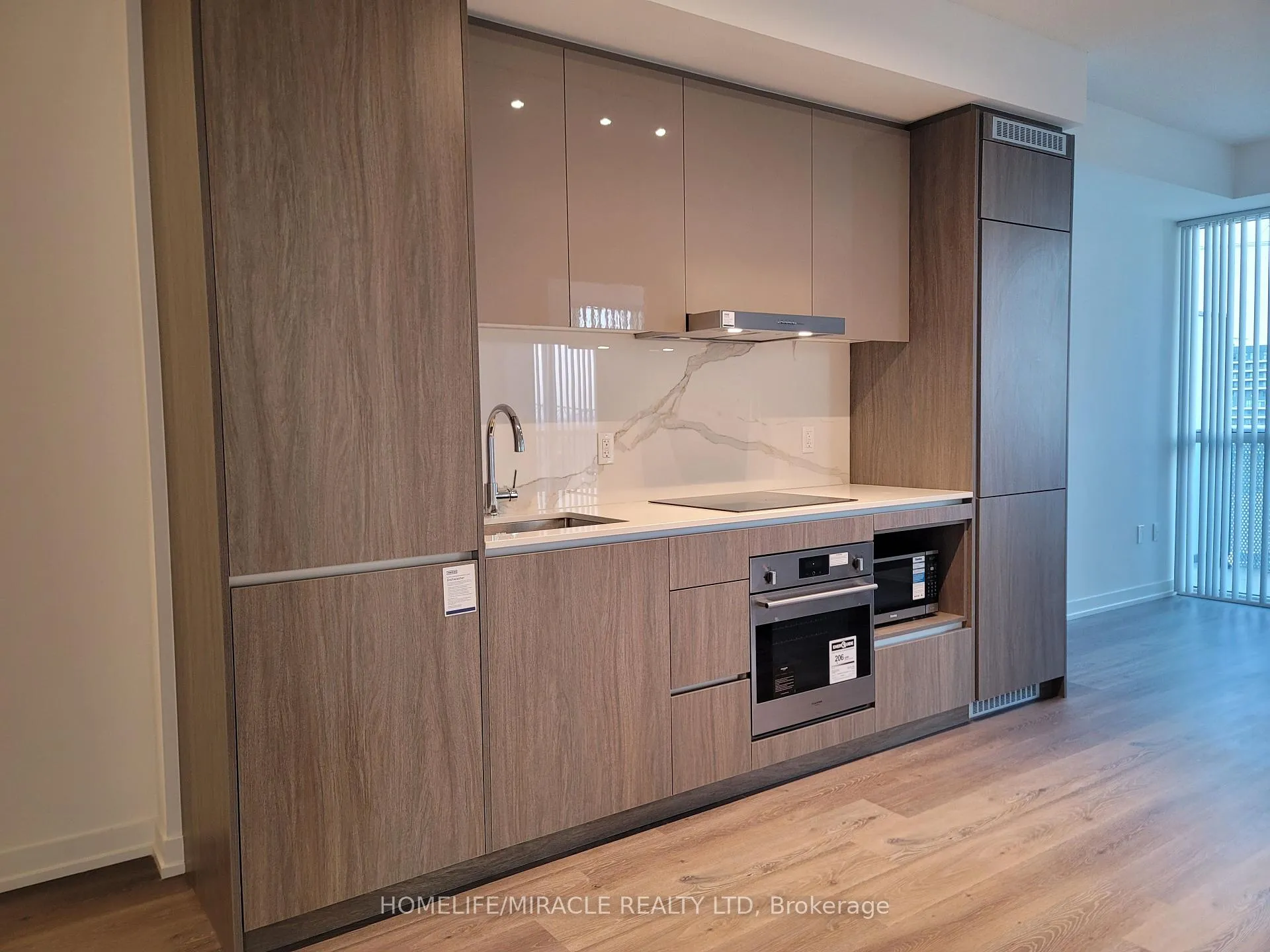 Photo 6 of Unit 1212, 28 Interchange Way, Vaughan, Vaughan Corporate Centre — HOMEH