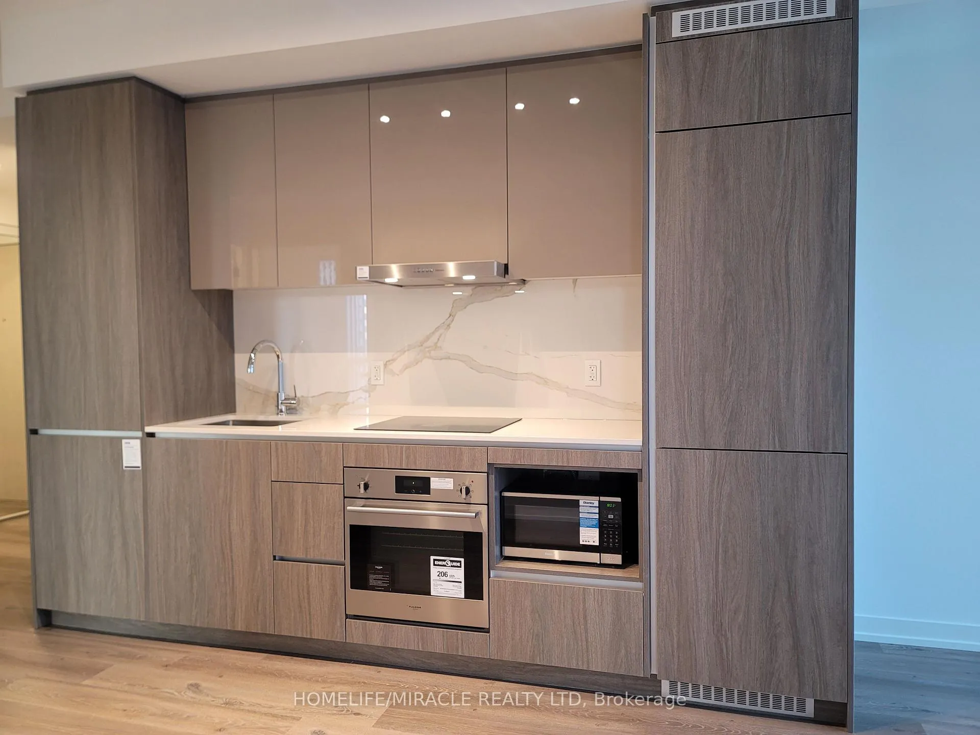 Photo 7 of Unit 1212, 28 Interchange Way, Vaughan, Vaughan Corporate Centre — HOMEH