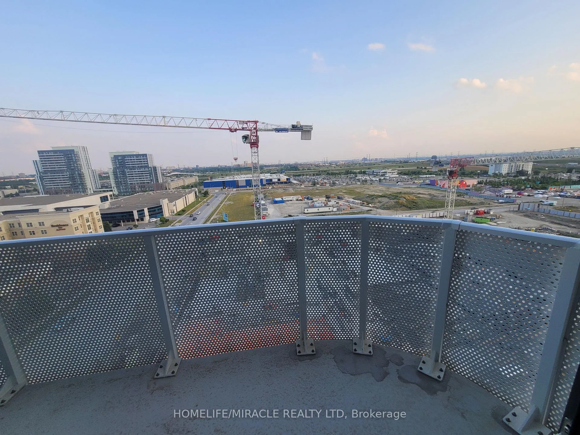 Photo 9 of Unit 1212, 28 Interchange Way, Vaughan, Vaughan Corporate Centre — HOMEH