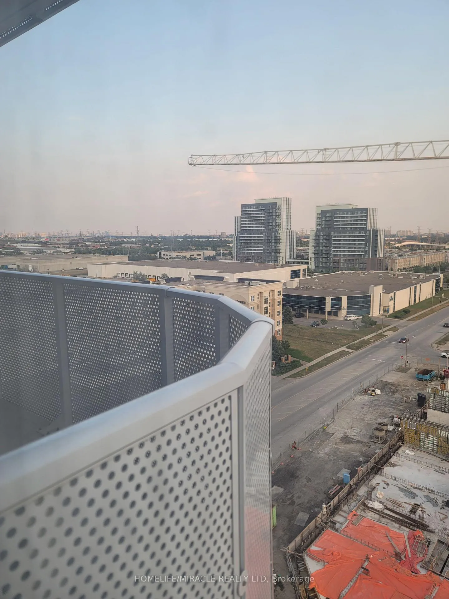Photo 10 of Unit 1212, 28 Interchange Way, Vaughan, Vaughan Corporate Centre — HOMEH