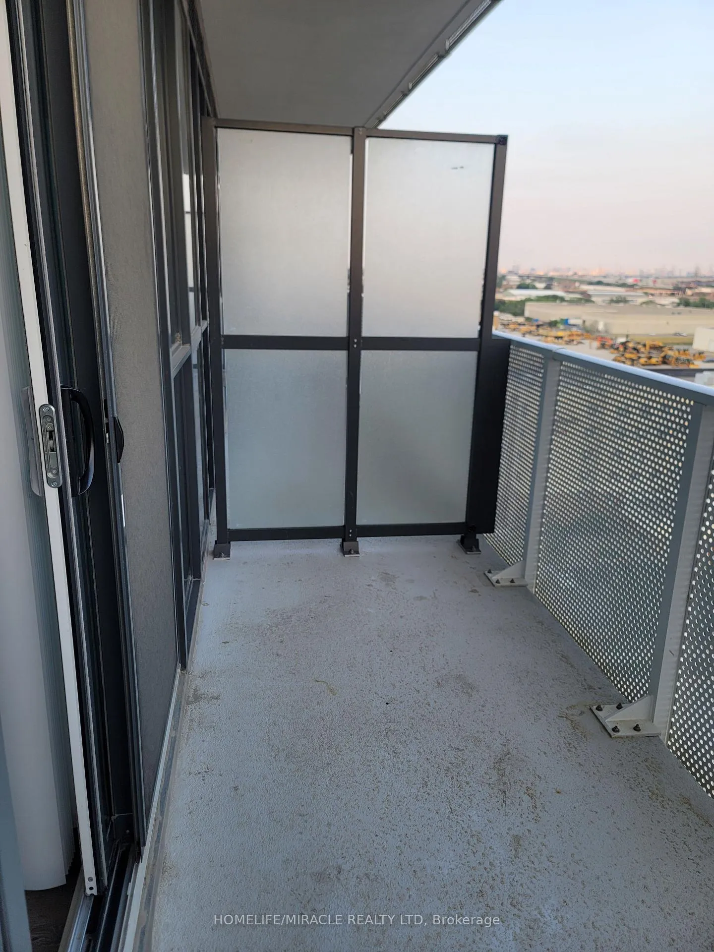 Photo 11 of Unit 1212, 28 Interchange Way, Vaughan, Vaughan Corporate Centre — HOMEH