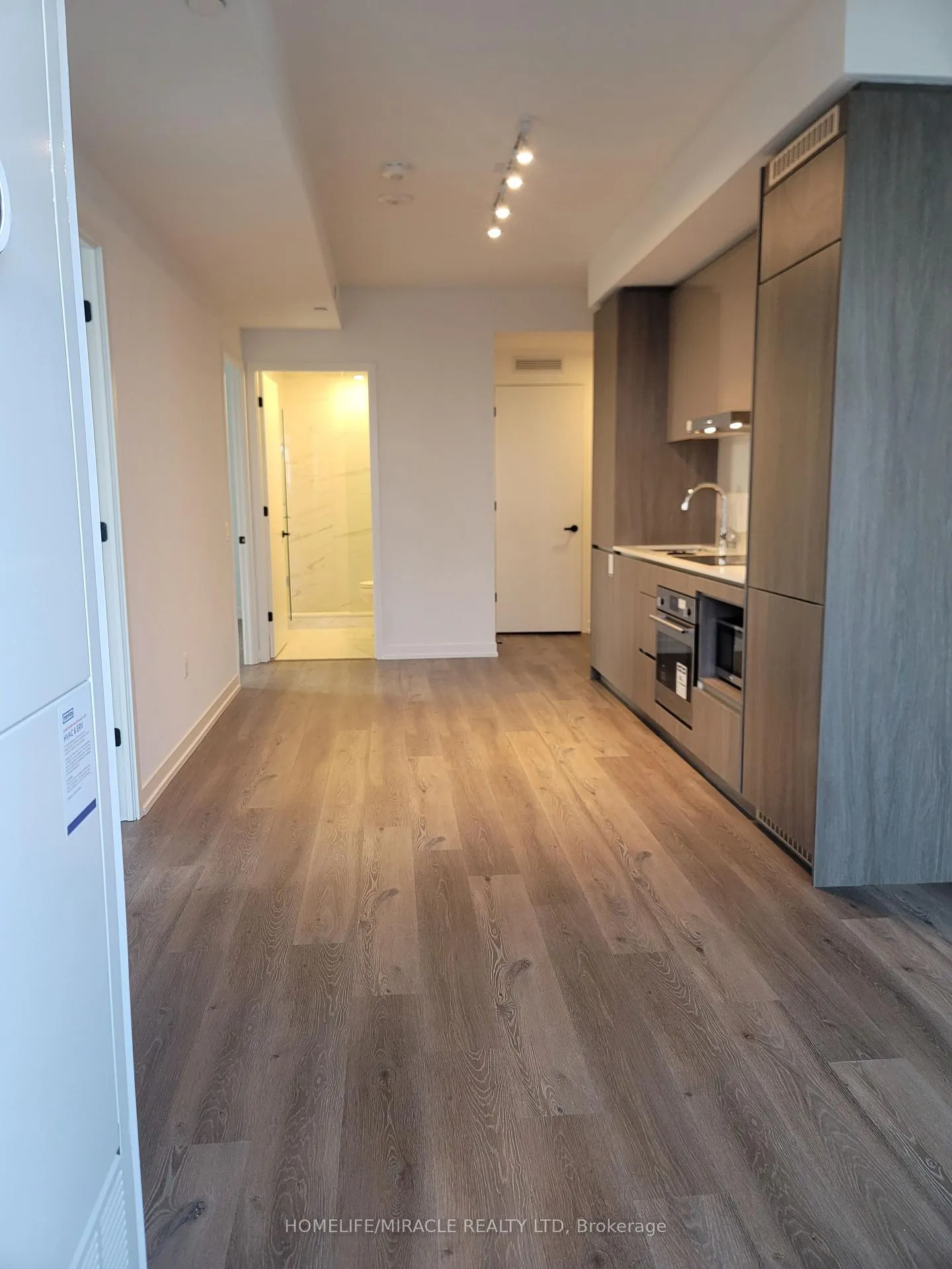 Photo 12 of Unit 1212, 28 Interchange Way, Vaughan, Vaughan Corporate Centre — HOMEH