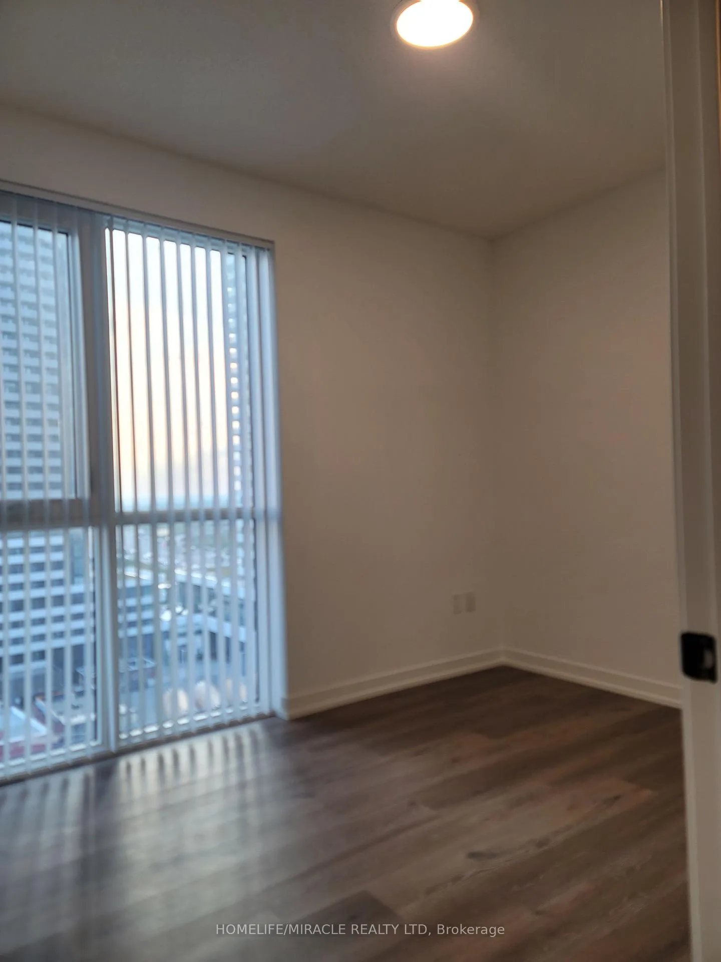 Photo 13 of Unit 1212, 28 Interchange Way, Vaughan, Vaughan Corporate Centre — HOMEH