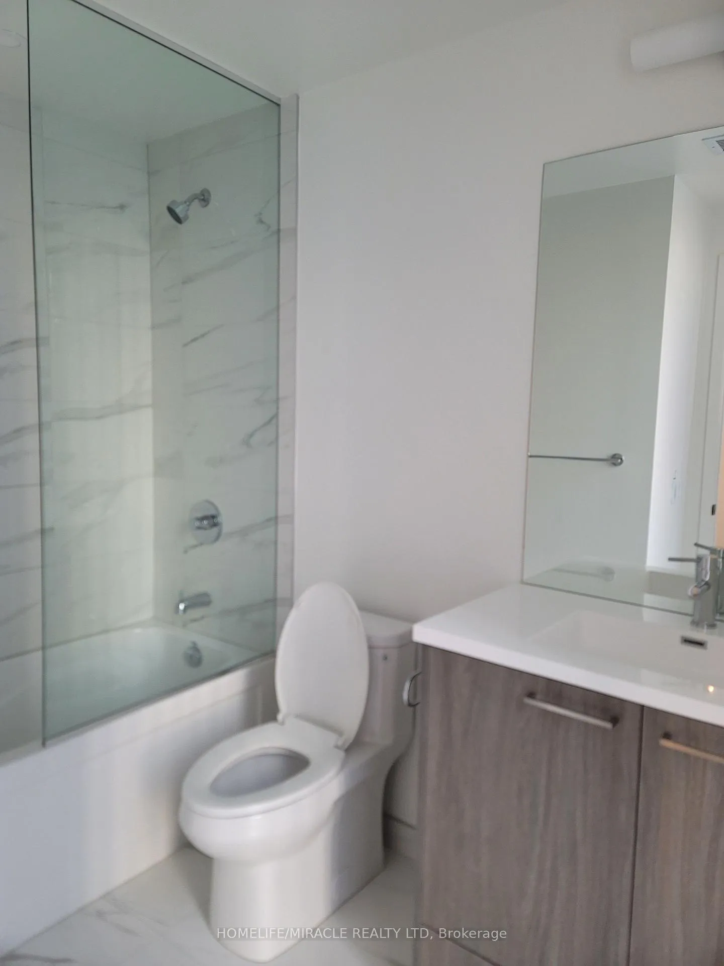 Photo 16 of Unit 1212, 28 Interchange Way, Vaughan, Vaughan Corporate Centre — HOMEH