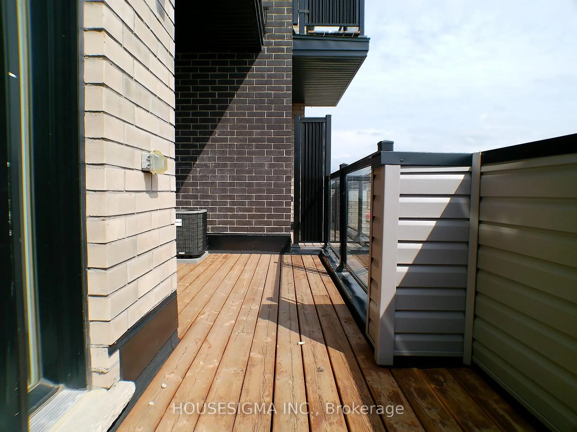 Photo 9 of 132 Turnberry Lane, Barrie, Painswick South — HOMEH