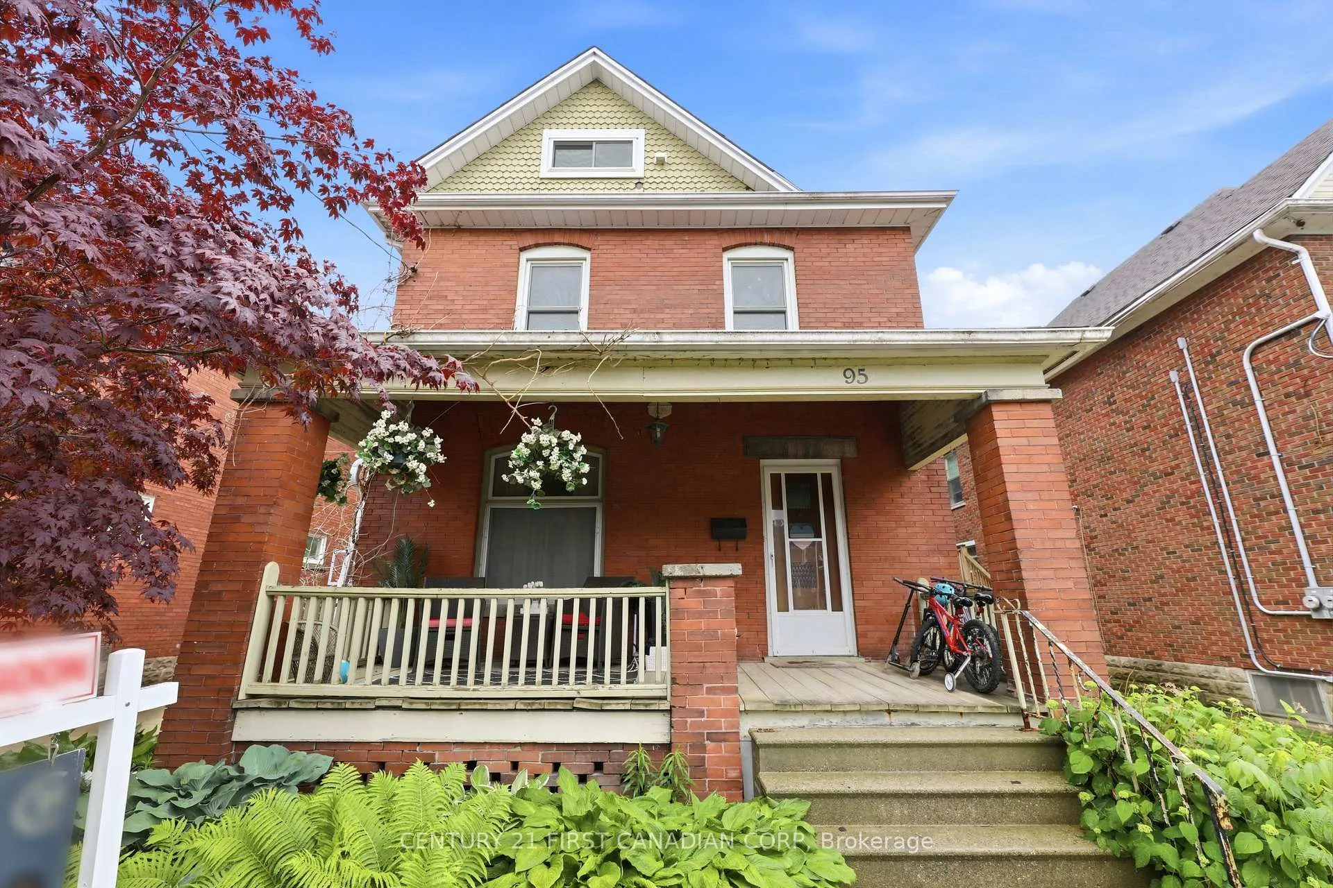 Front of 95 Myrtle Street N