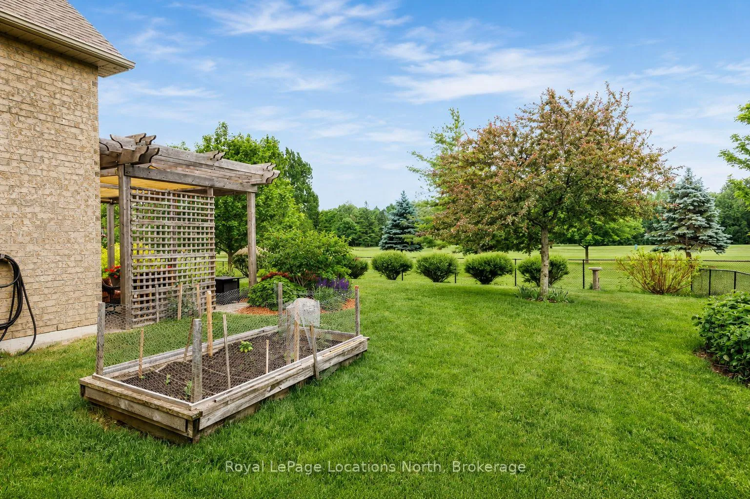 Photo 43 of 37 Kells Crescent, Collingwood — HOMEH