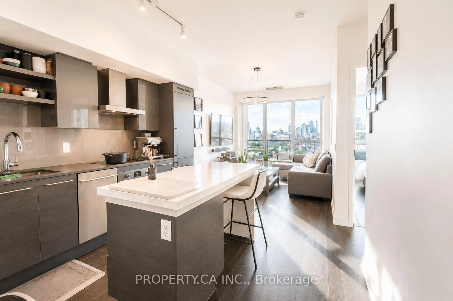 Photo 6 of Unit Ph05, 1030 King Street W, Toronto, Niagara — HOMEH