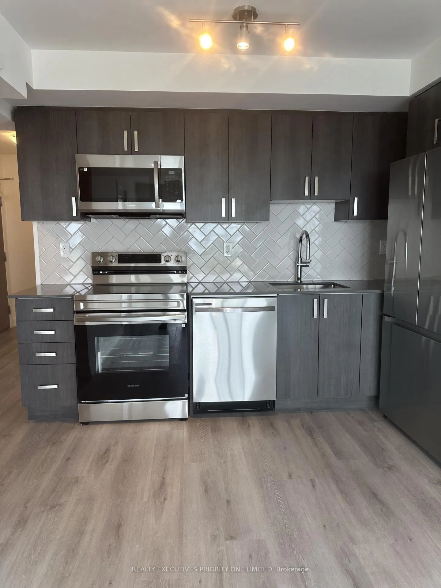 Photo 6 of Unit 1705, 1010 Sandy Beach Road, Pickering, Bay Ridges — HOMEH