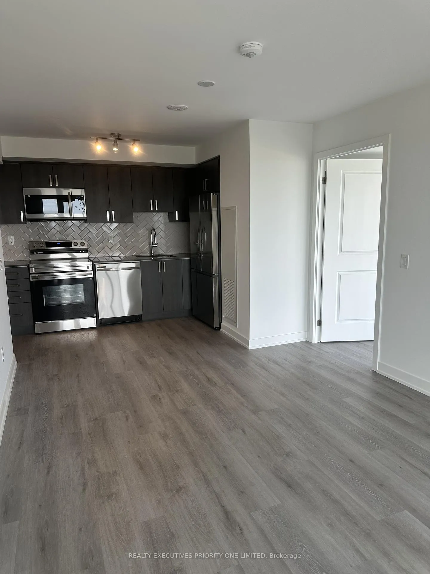 Photo 7 of Unit 1705, 1010 Sandy Beach Road, Pickering, Bay Ridges — HOMEH