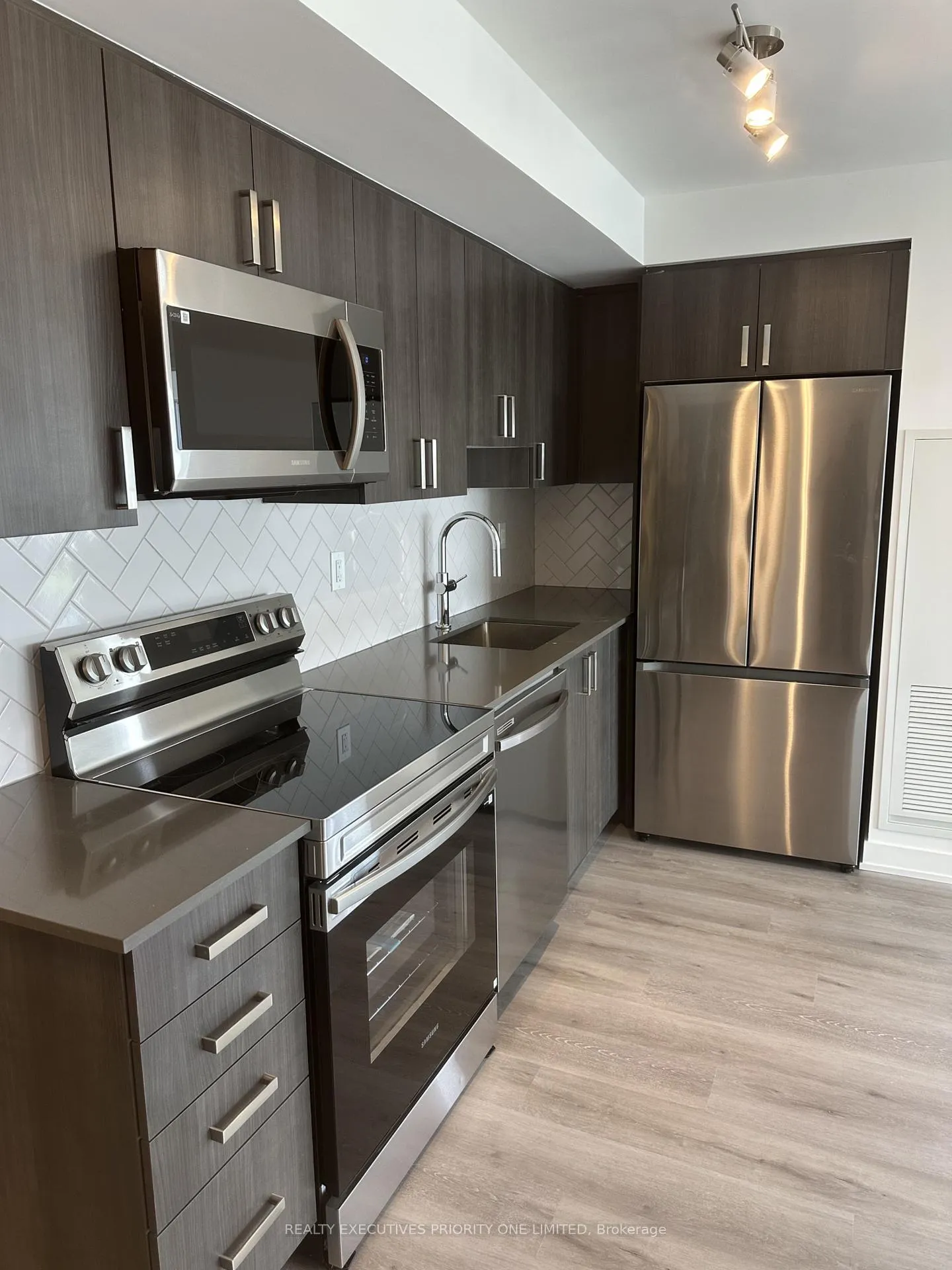 Photo 8 of Unit 1705, 1010 Sandy Beach Road, Pickering, Bay Ridges — HOMEH