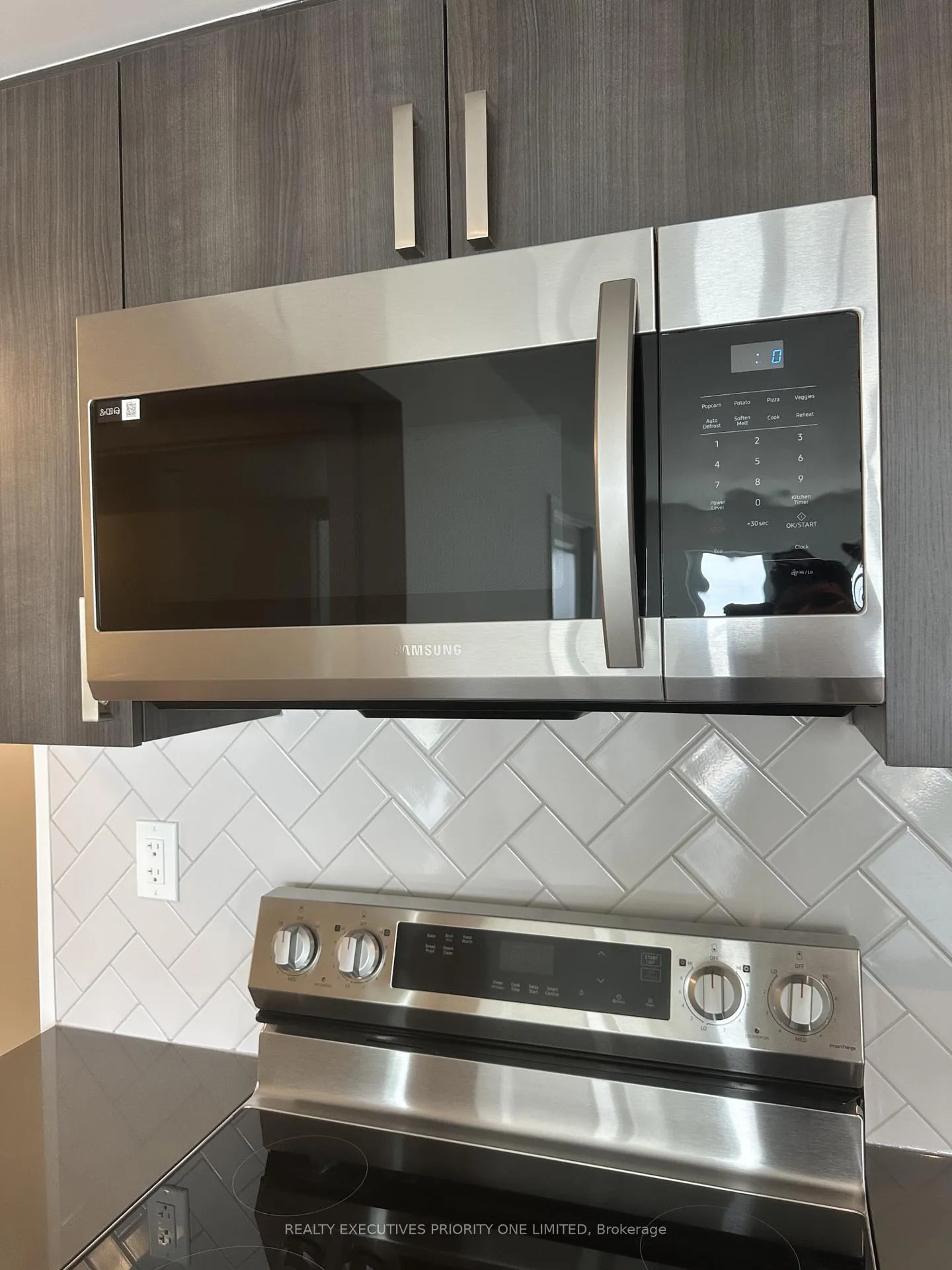 Photo 9 of Unit 1705, 1010 Sandy Beach Road, Pickering, Bay Ridges — HOMEH