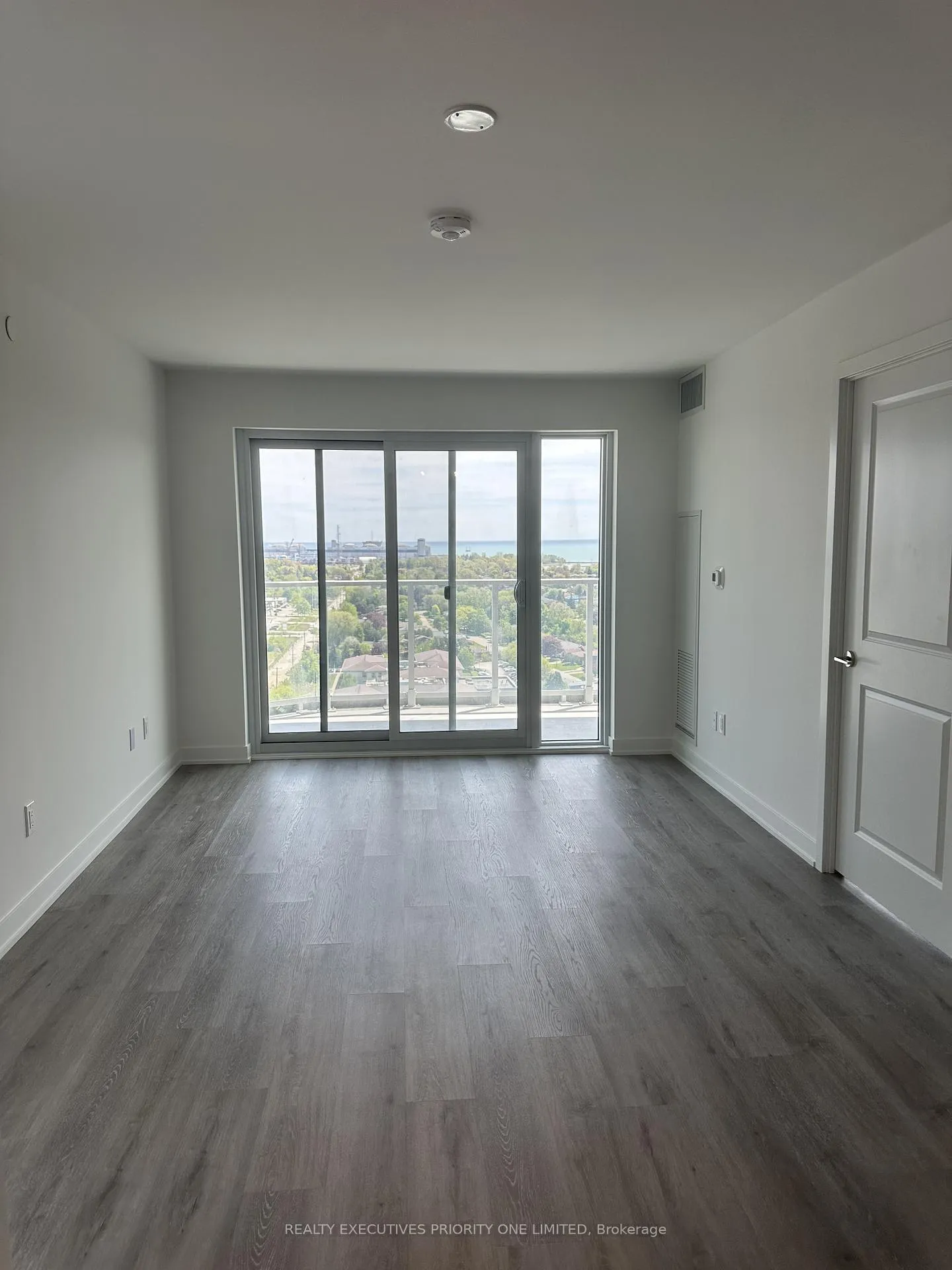 Photo 13 of Unit 1705, 1010 Sandy Beach Road, Pickering, Bay Ridges — HOMEH