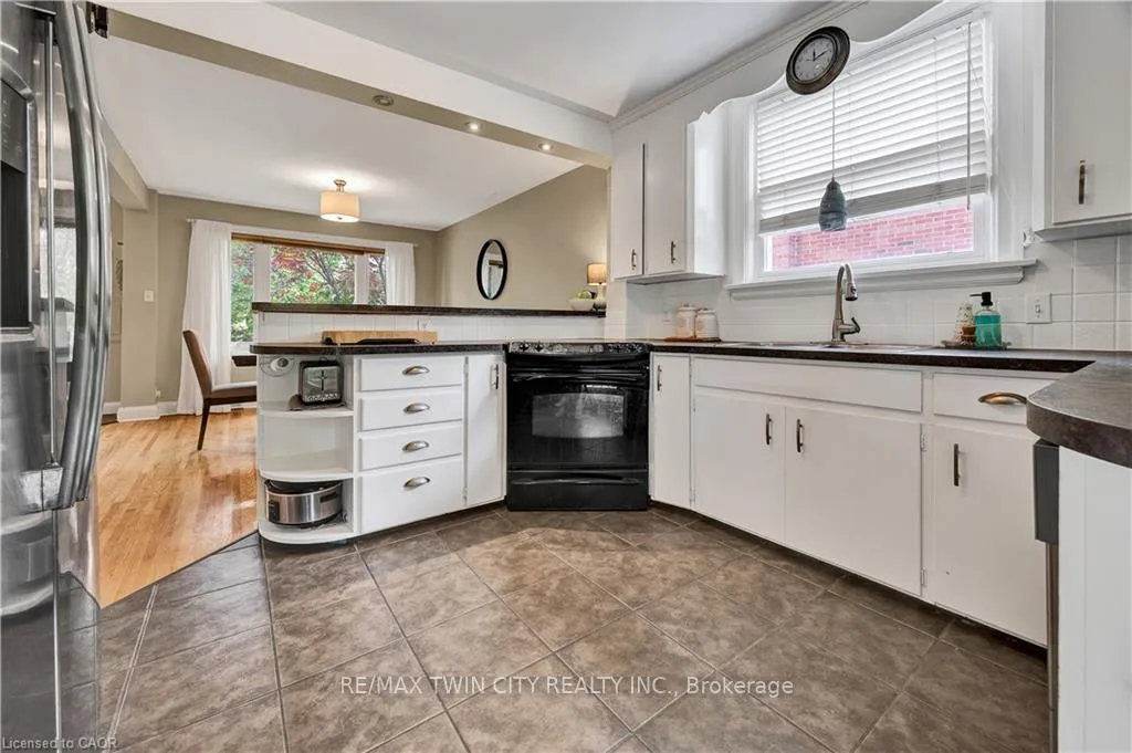 Photo 10 of 45 Glendale Road, Kitchener — HOMEH