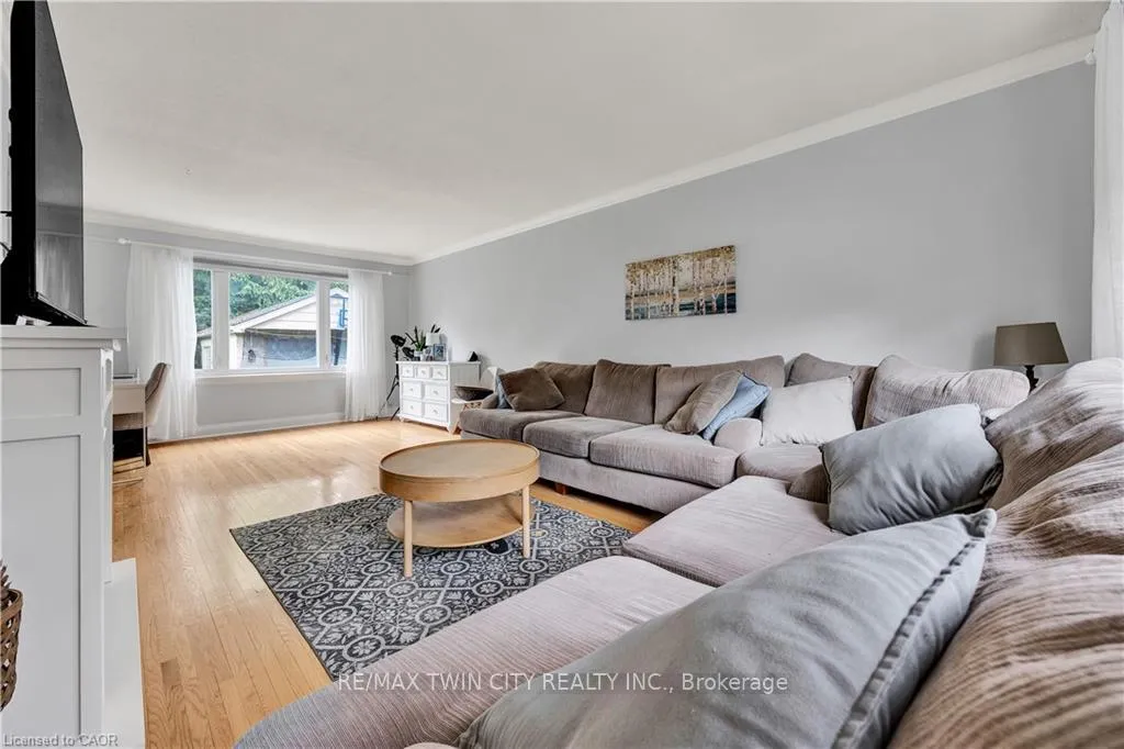 Photo 12 of 45 Glendale Road, Kitchener — HOMEH