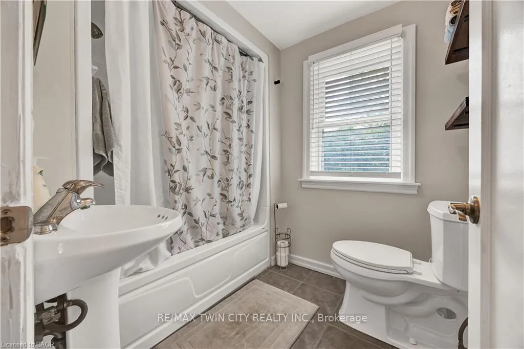 Photo 25 of 45 Glendale Road, Kitchener — HOMEH