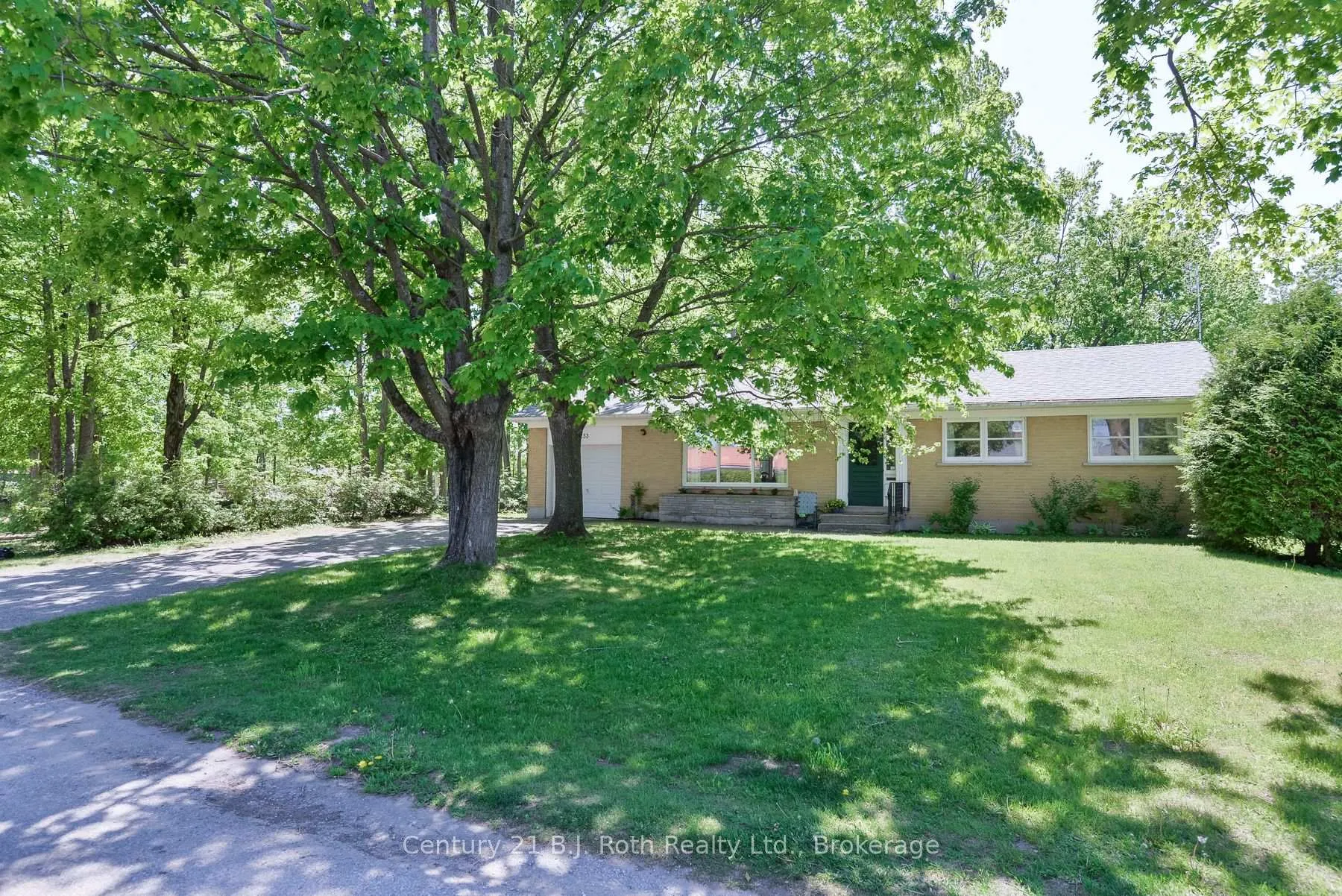 Photo 4 of 233 Lawrence Avenue, Orillia — HOMEH