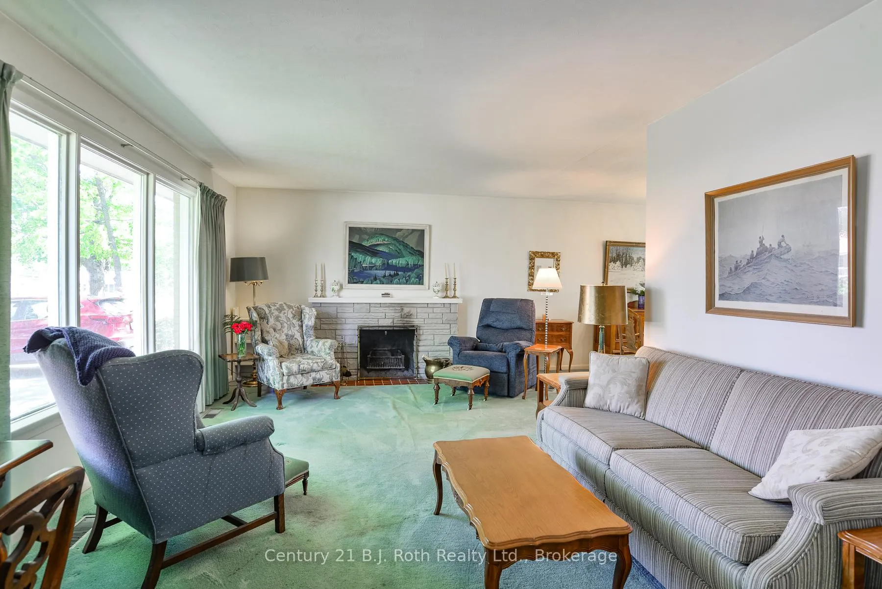 Photo 5 of 233 Lawrence Avenue, Orillia — HOMEH