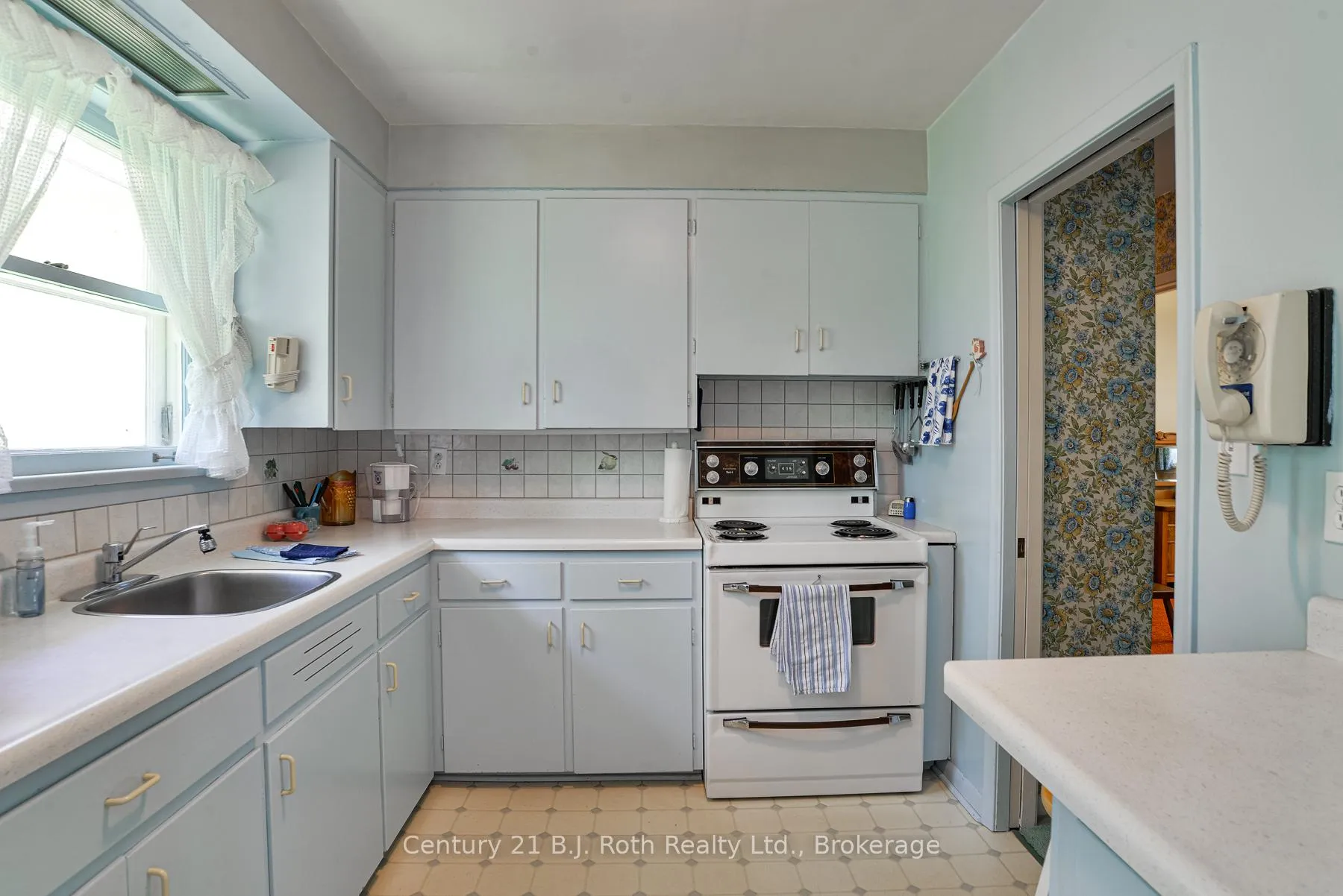 Photo 9 of 233 Lawrence Avenue, Orillia — HOMEH