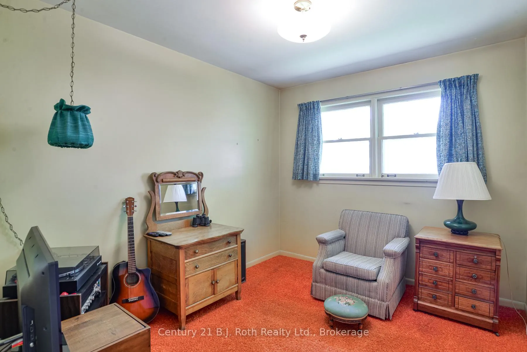 Photo 11 of 233 Lawrence Avenue, Orillia — HOMEH