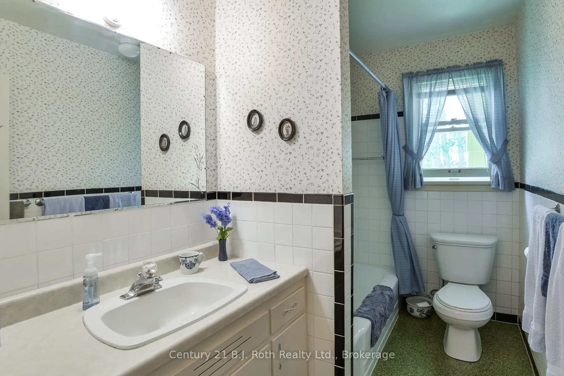 Photo 12 of 233 Lawrence Avenue, Orillia — HOMEH