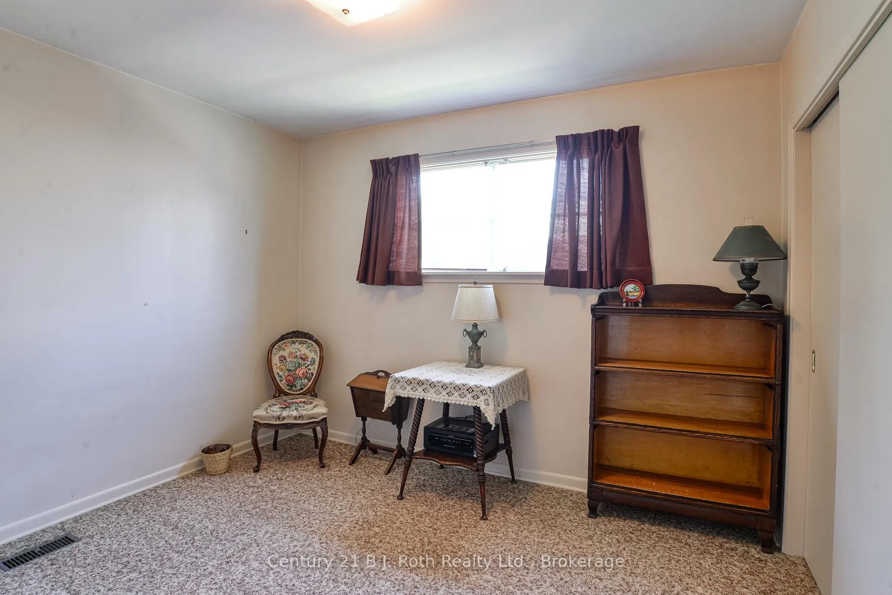 Photo 14 of 233 Lawrence Avenue, Orillia — HOMEH