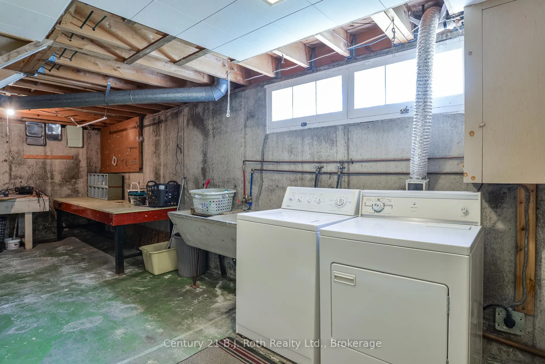Photo 23 of 233 Lawrence Avenue, Orillia — HOMEH