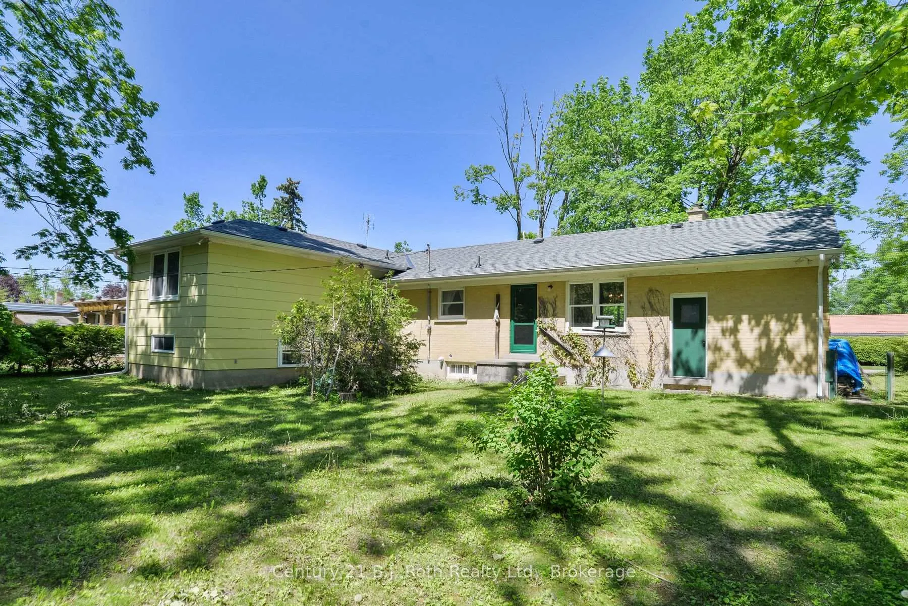 Photo 25 of 233 Lawrence Avenue, Orillia — HOMEH