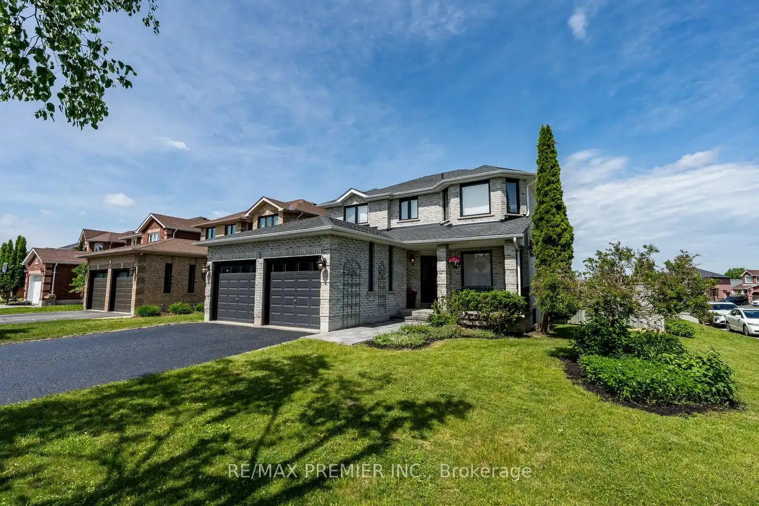Photo 3 of 2 Grace Crescent, Barrie, Painswick South — HOMEH