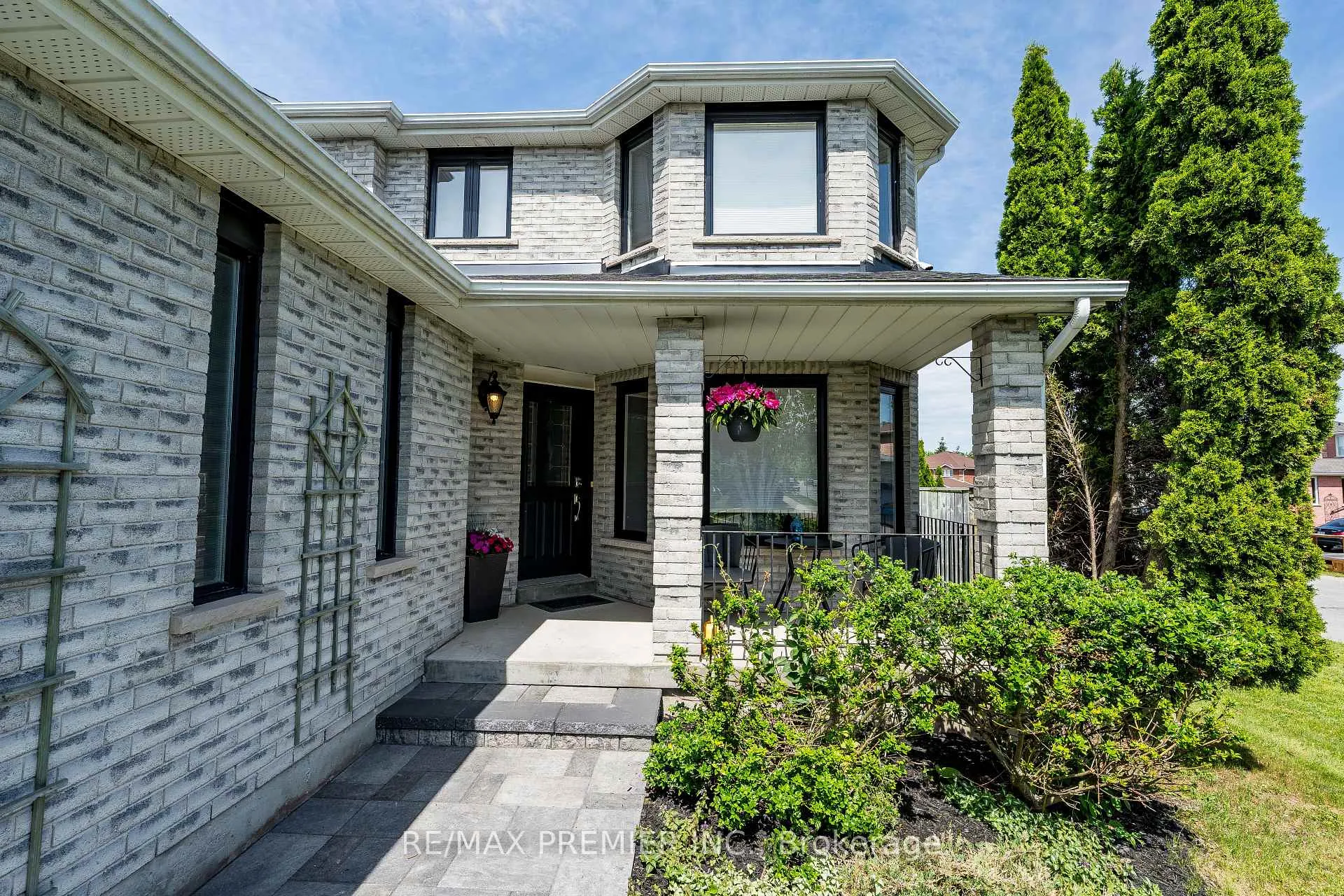 Photo 4 of 2 Grace Crescent, Barrie, Painswick South — HOMEH