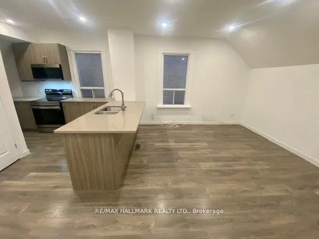 Photo 6 of Unit Upper, 19 Luttrell Avenue, Toronto, East End-Danforth — HOMEH