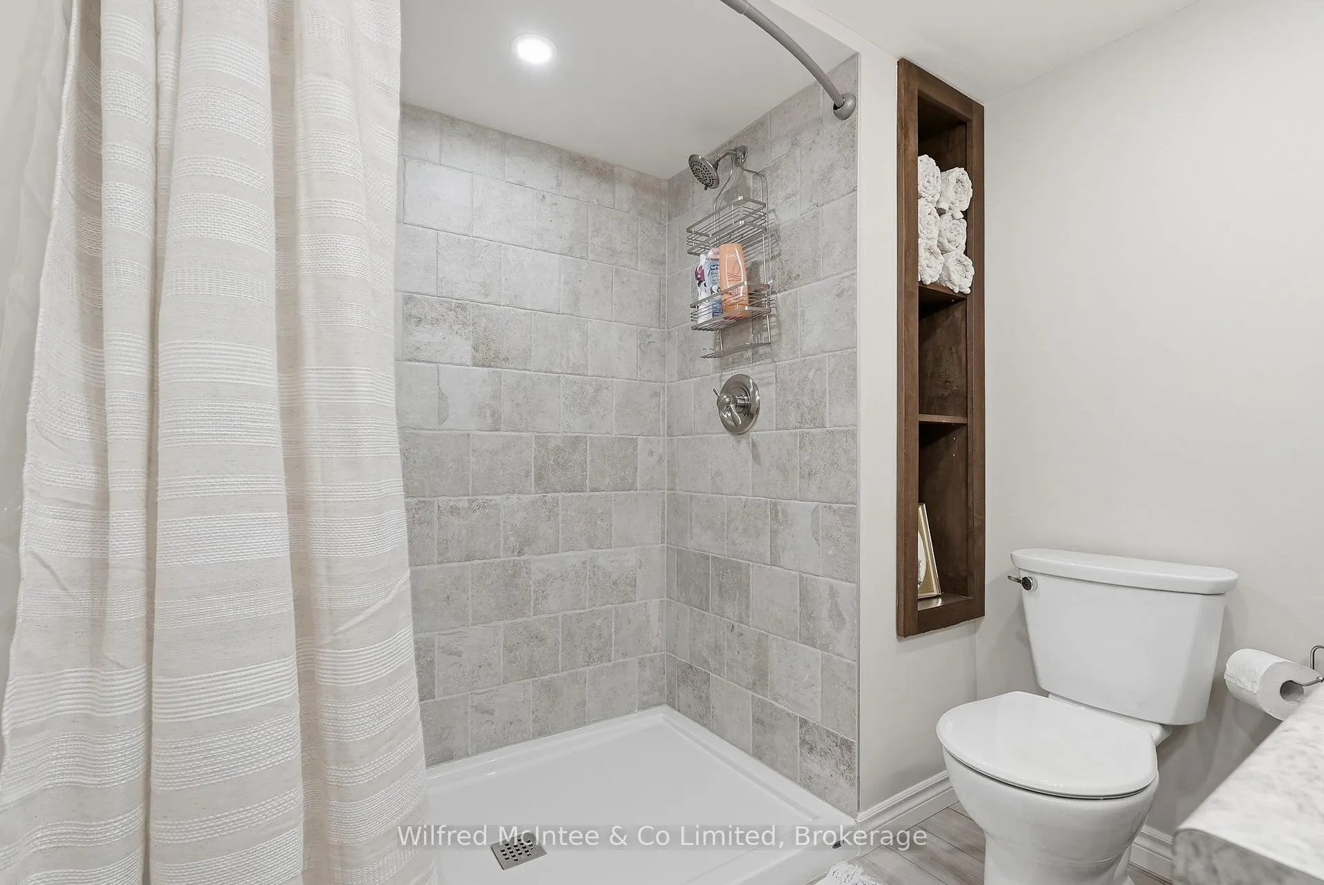 Photo 33 of 322 Thomas Street, Brockton — HOMEH