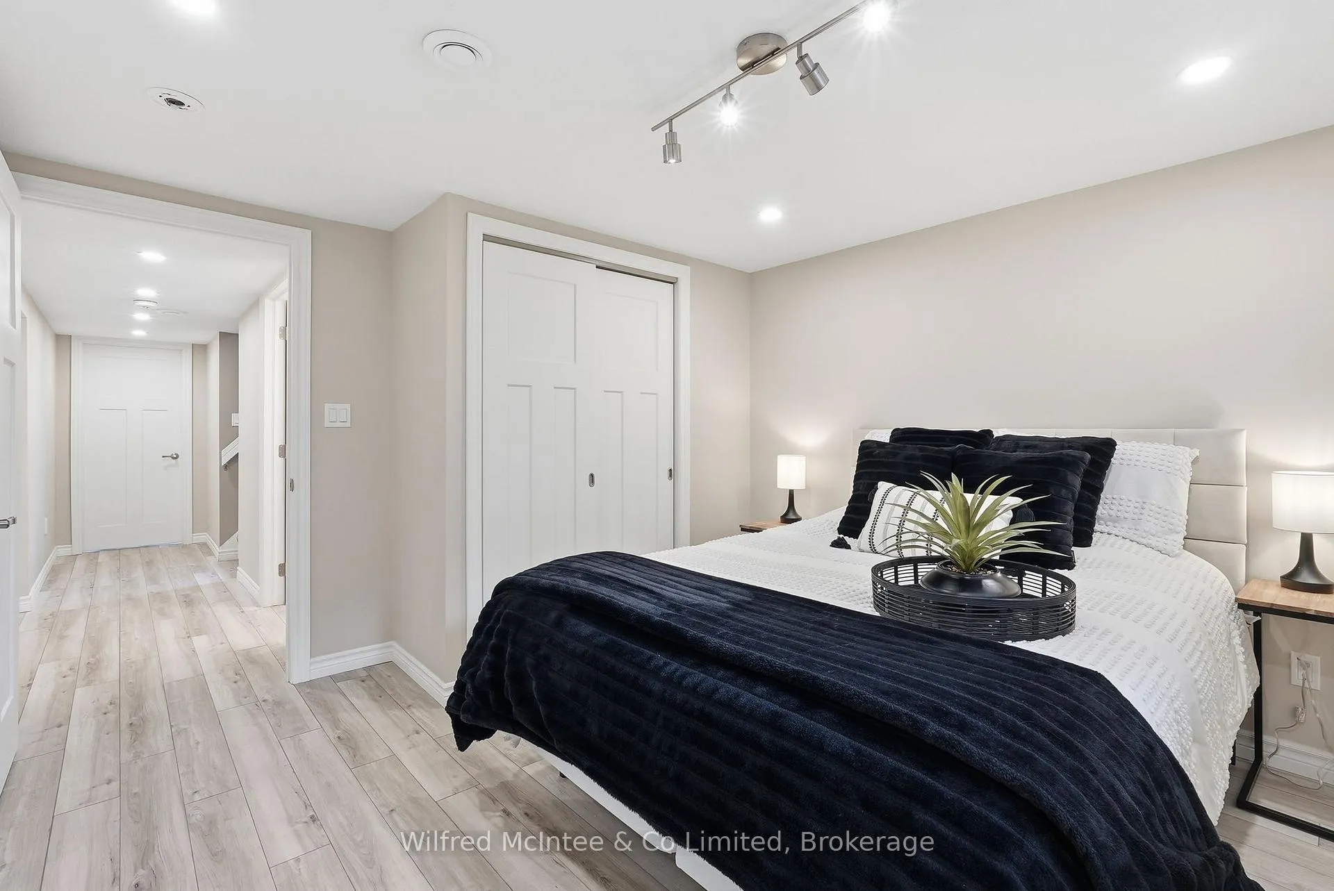 Photo 34 of 322 Thomas Street, Brockton — HOMEH