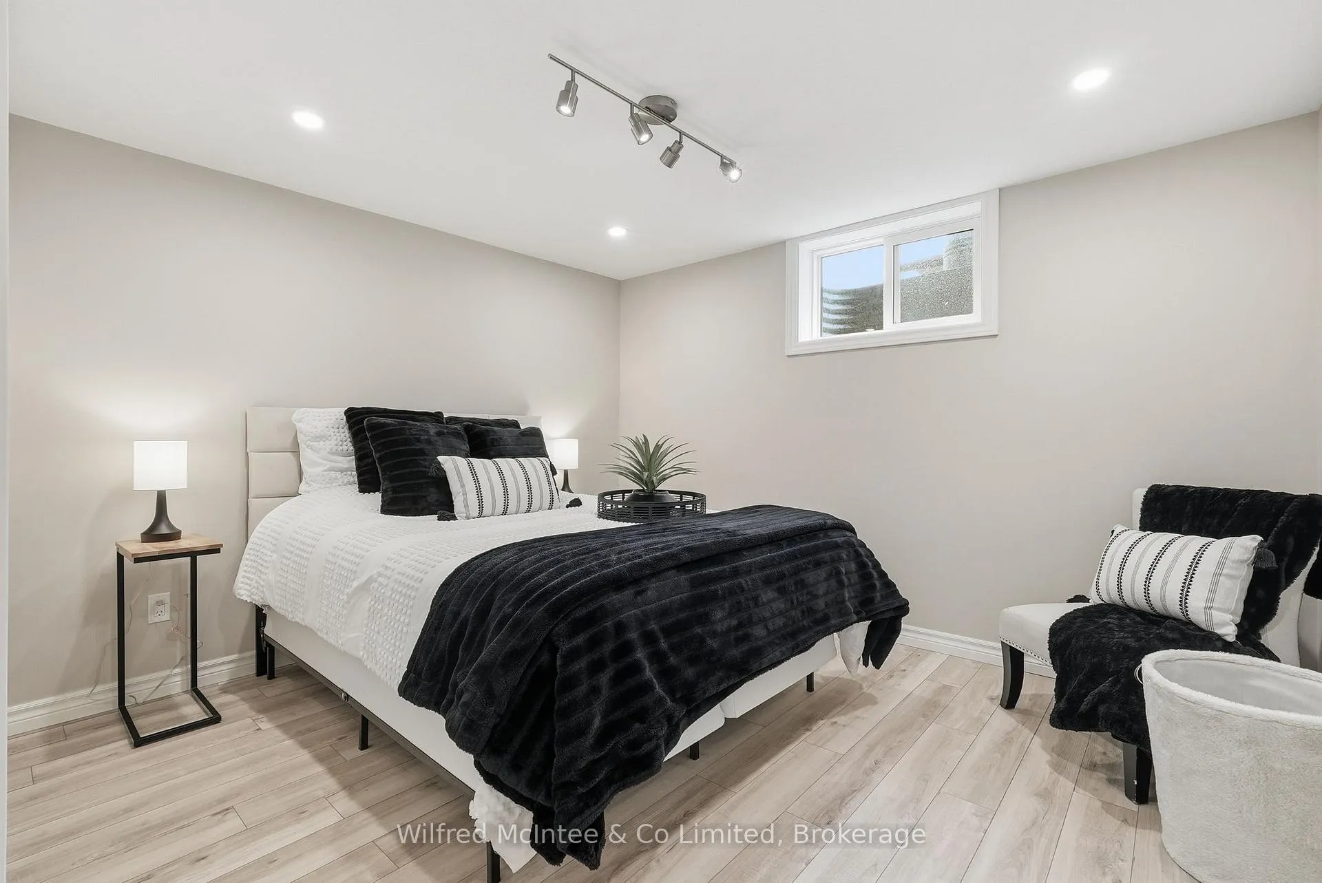 Photo 35 of 322 Thomas Street, Brockton — HOMEH