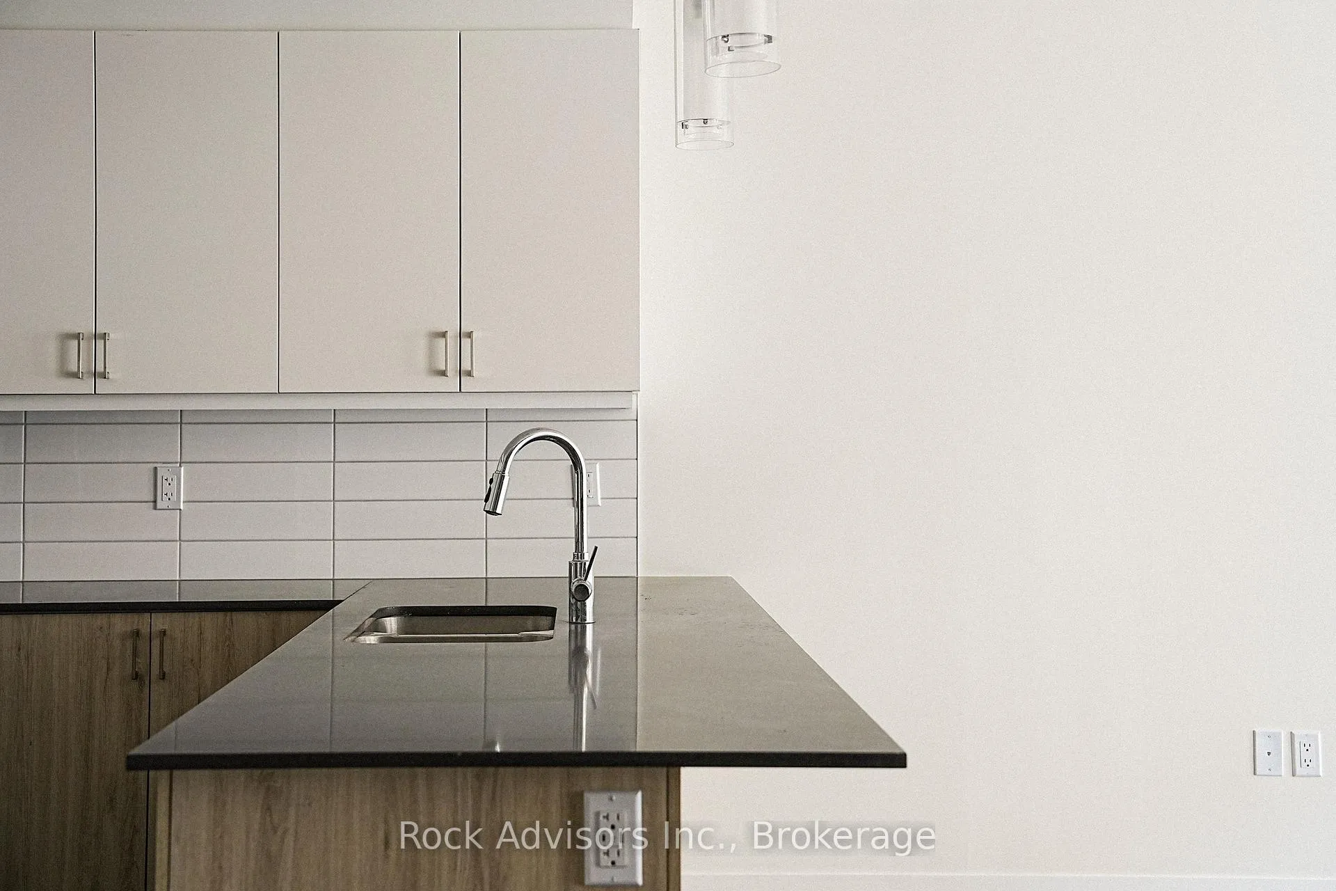Photo 3 of Unit 5, 258 Hespeler Road, Cambridge, Galt City Centre — HOMEH
