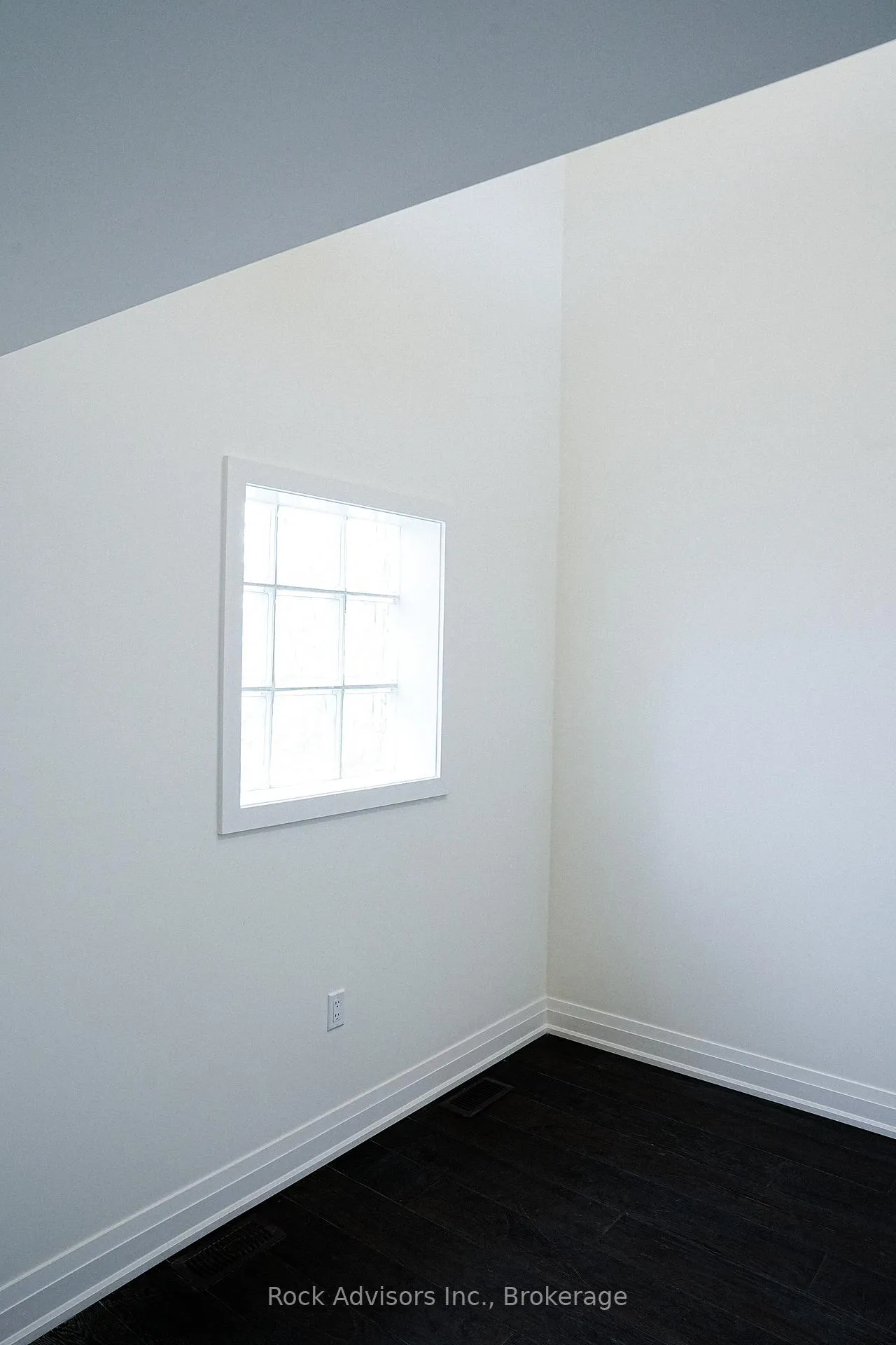 Photo 11 of Unit 5, 258 Hespeler Road, Cambridge, Galt City Centre — HOMEH