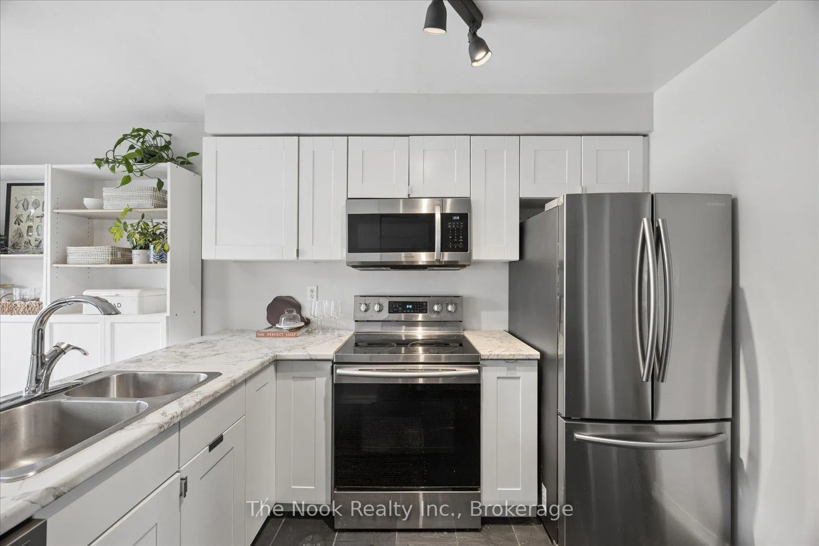 Photo 8 of 77 Somerscales Drive, Clarington, Bowmanville — HOMEH