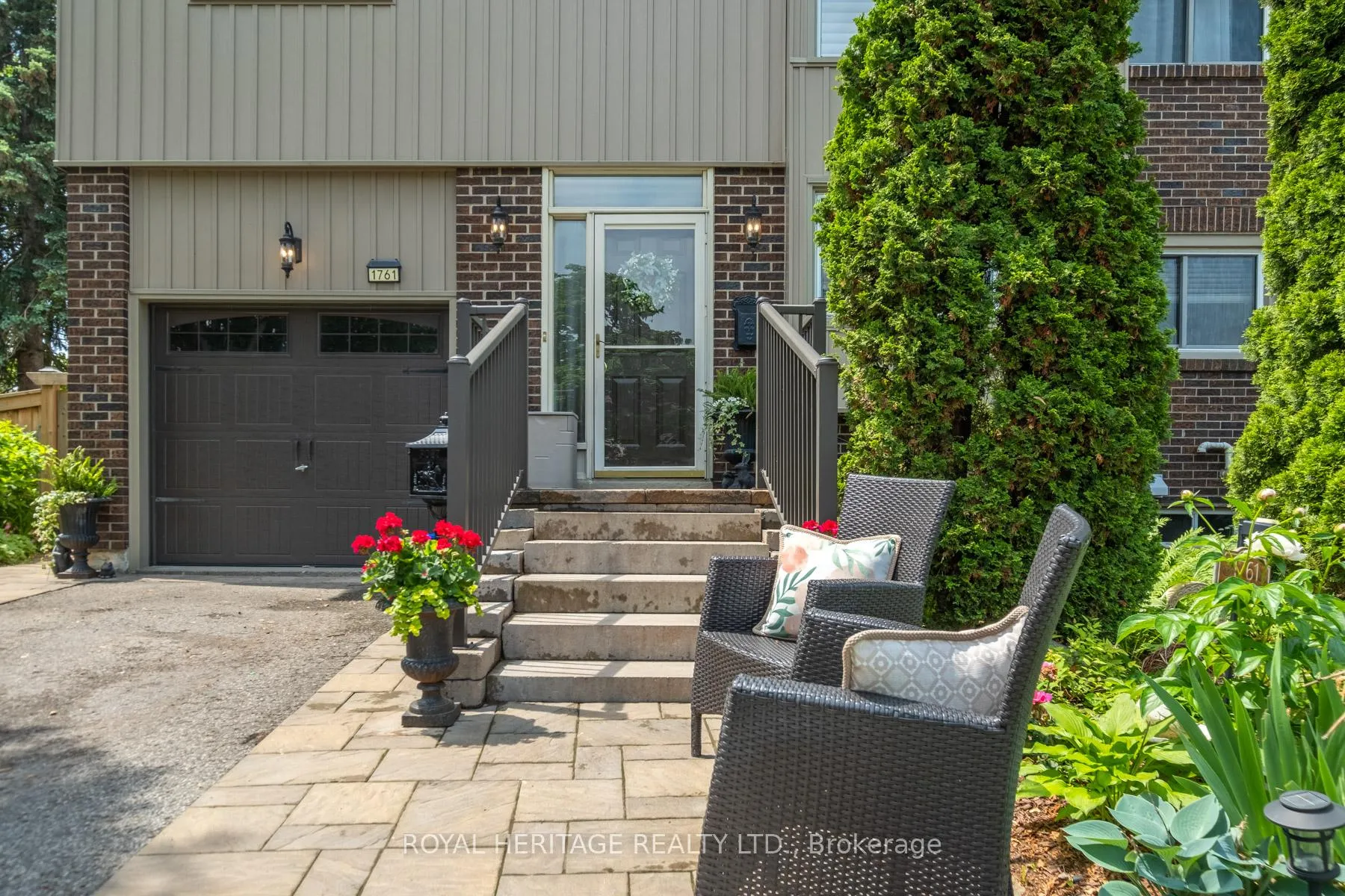 Photo 2 of 1761 Foleyet Crescent, Pickering, Liverpool — HOMEH