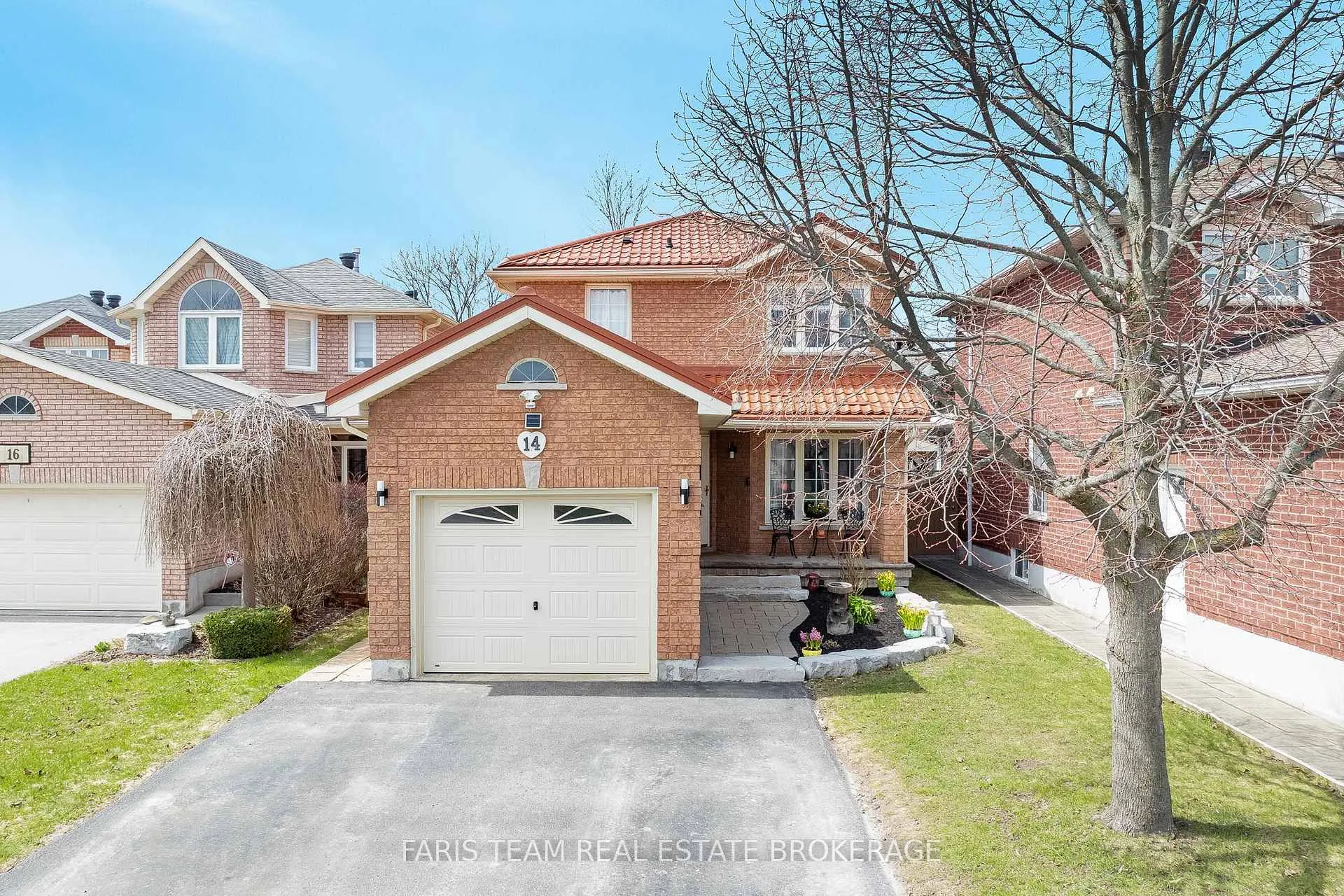 Photo 2 of 14 Nightingale Crescent, Barrie, Painswick South — HOMEH