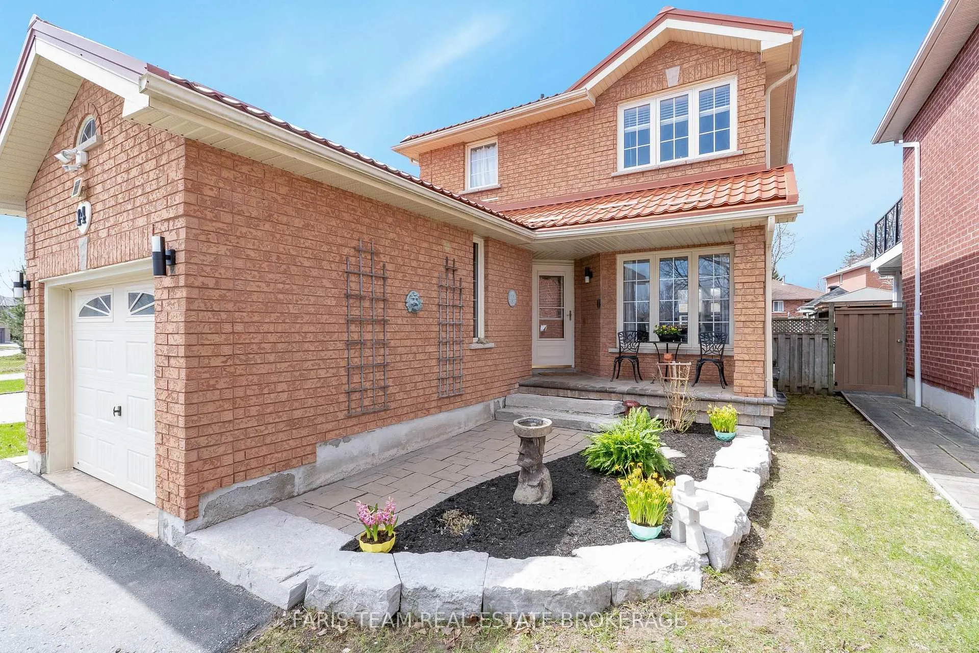 Photo 5 of 14 Nightingale Crescent, Barrie, Painswick South — HOMEH