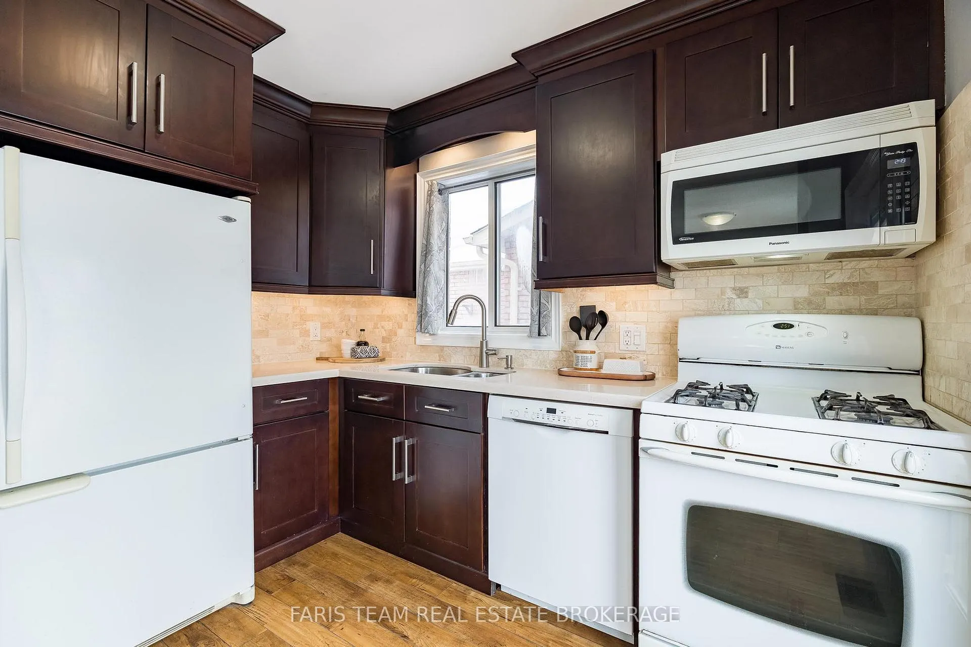Photo 9 of 14 Nightingale Crescent, Barrie, Painswick South — HOMEH