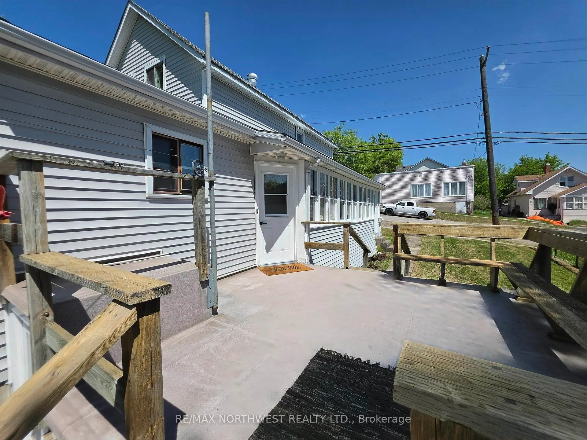 Photo 3 of 409 Third Street North, Kenora, North End — HOMEH